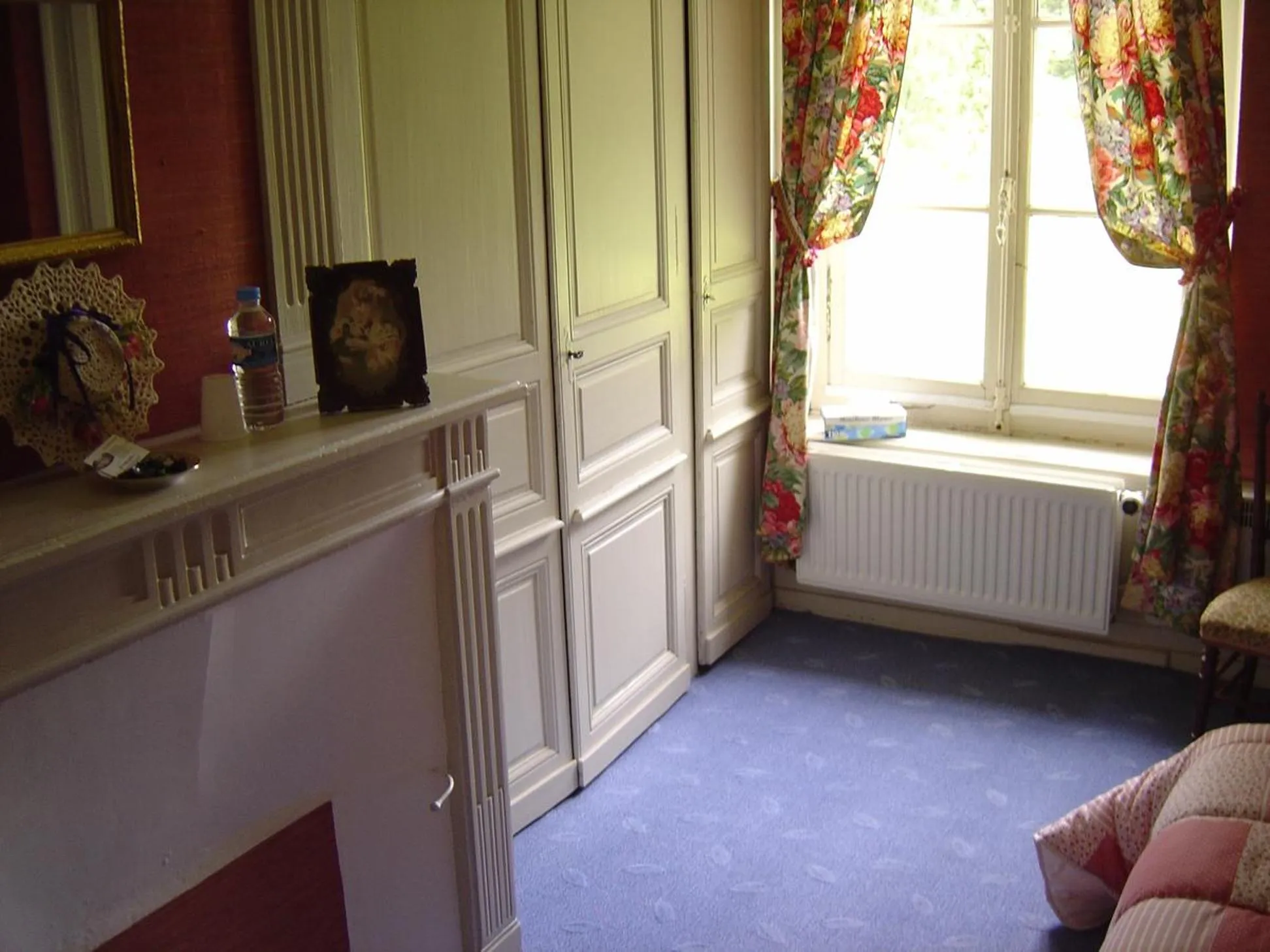 Living room, Bed in Chateau De Grosfy