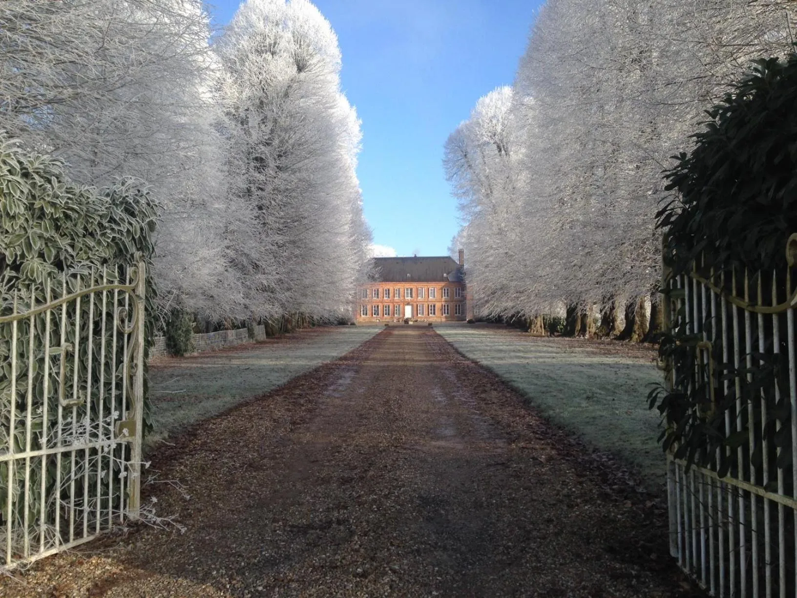 Facade/entrance in Chateau De Grosfy
