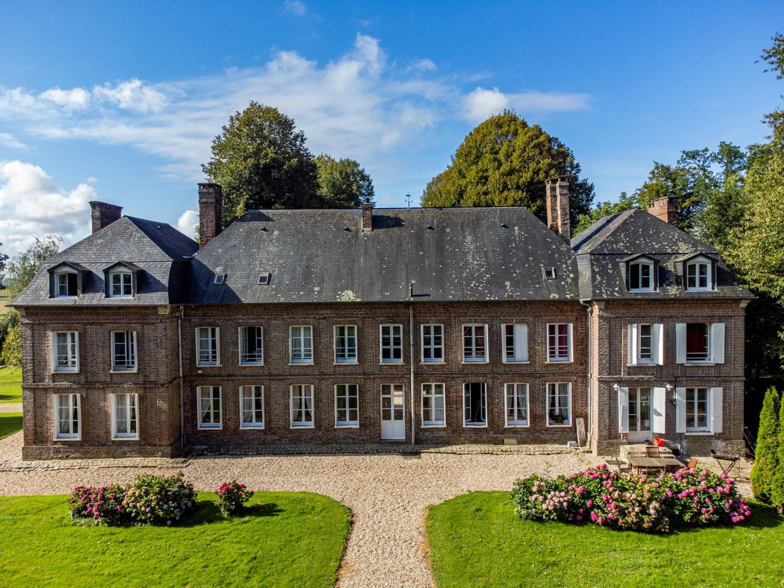 Property building in Chateau De Grosfy