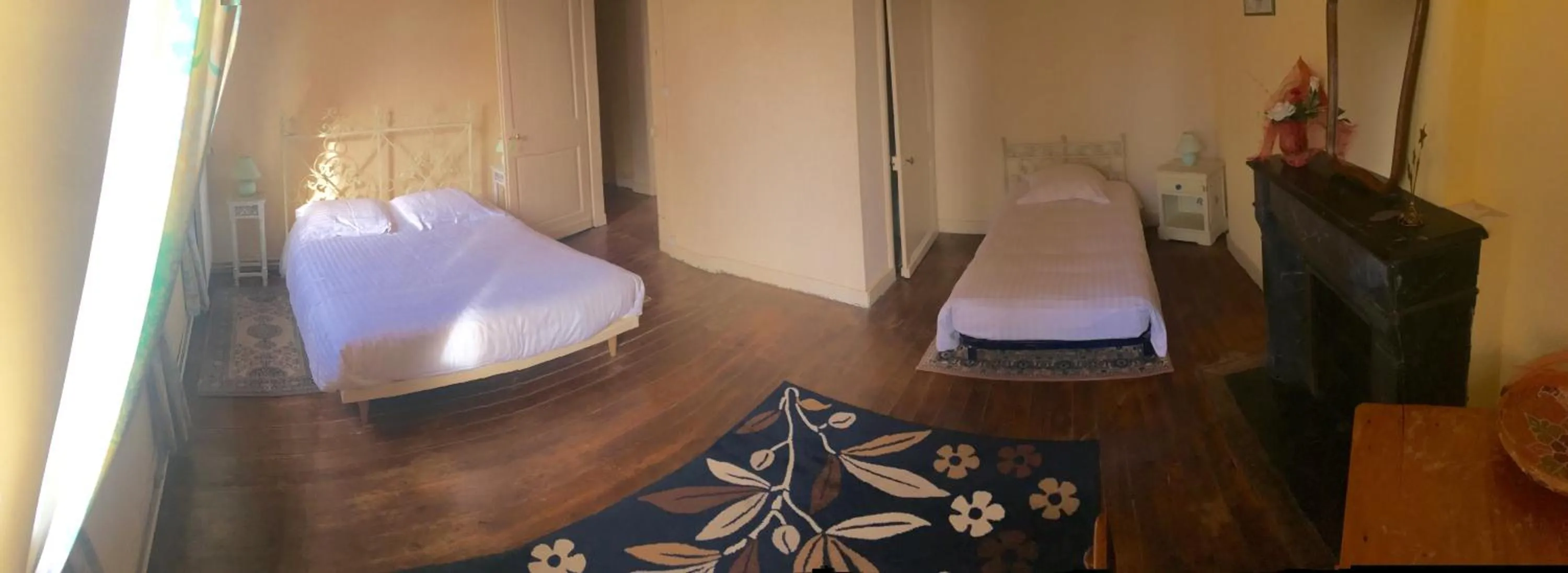 Photo of the whole room, Bed in Chateau De Grosfy