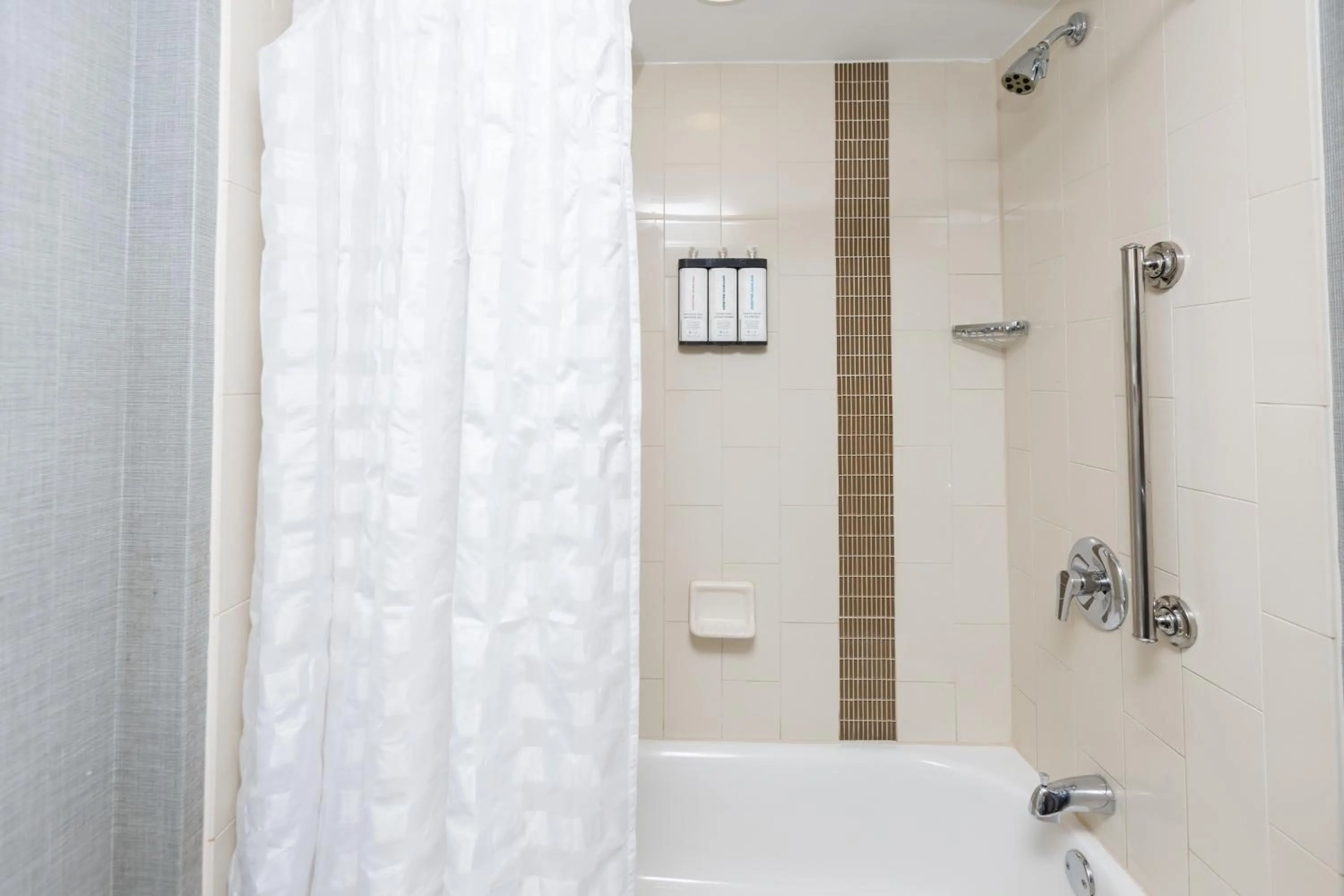 Bath in Hyatt Place Greenville/Haywood