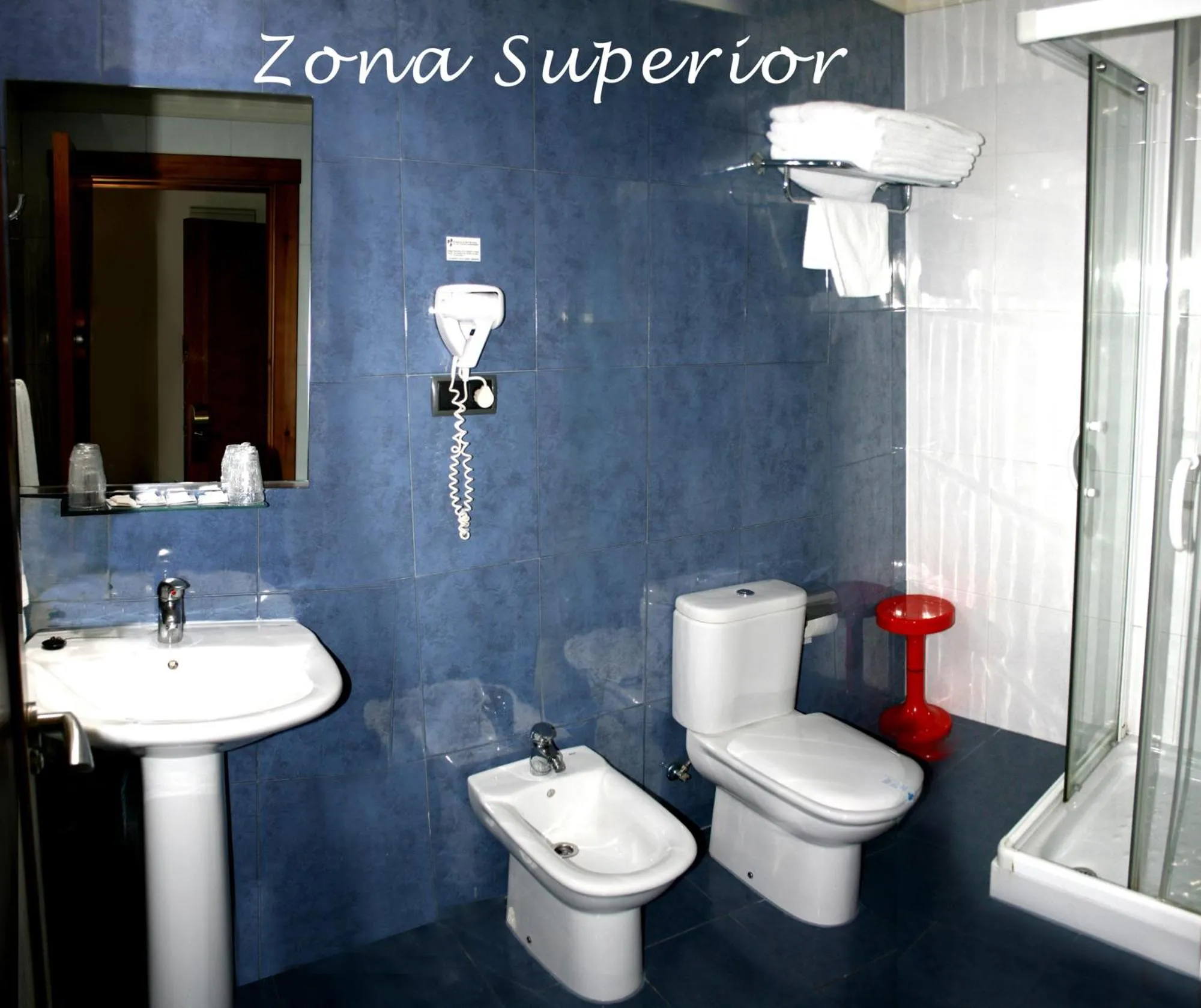 Toilet in Hotel Virgen de Covadonga