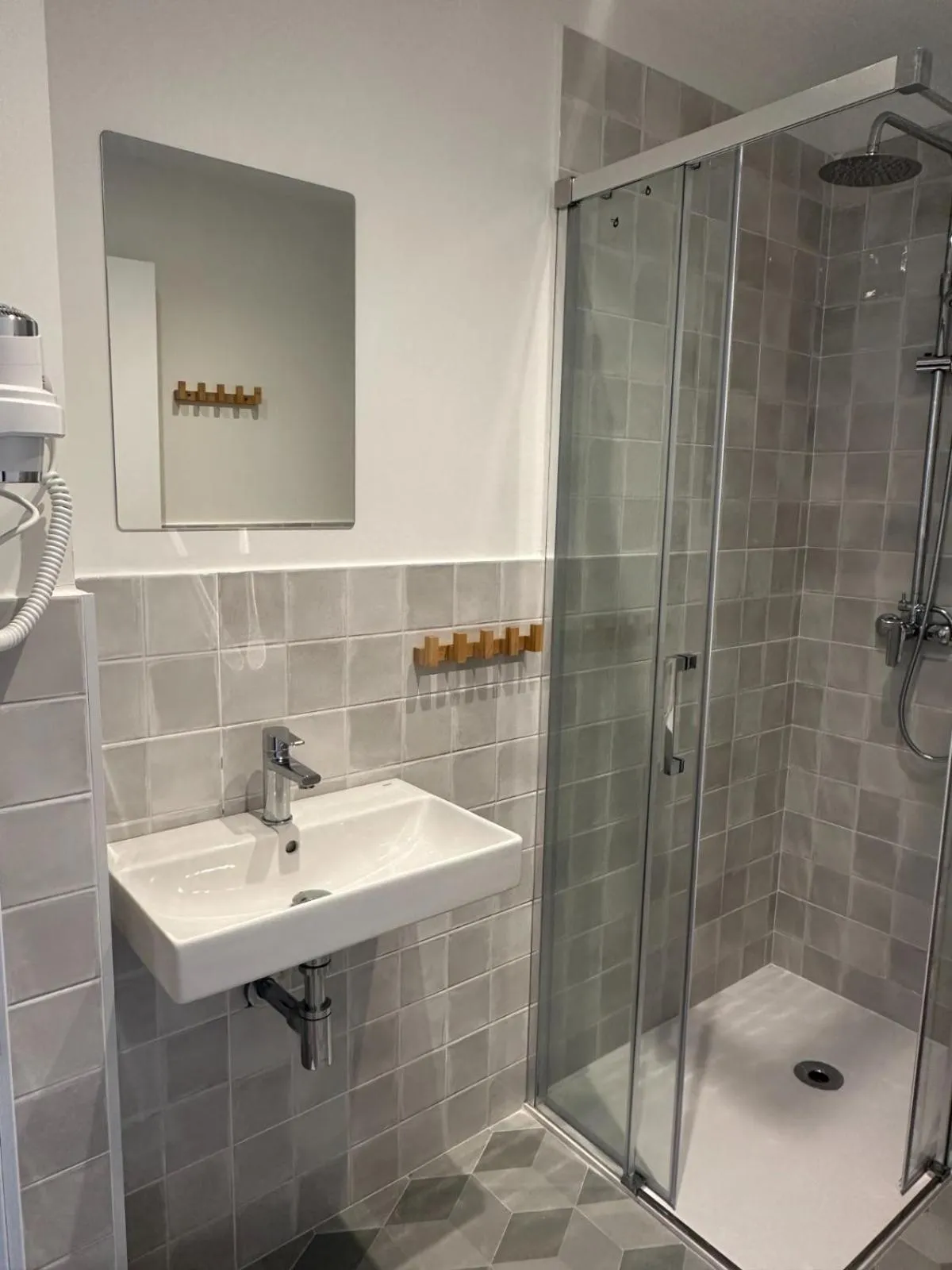 Shower in Hotel Virgen de Covadonga