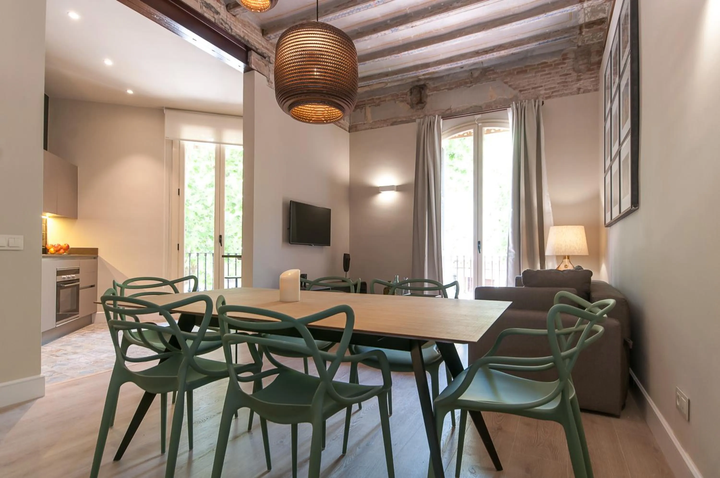 Dining area in Weflating Suites Sant Antoni Market