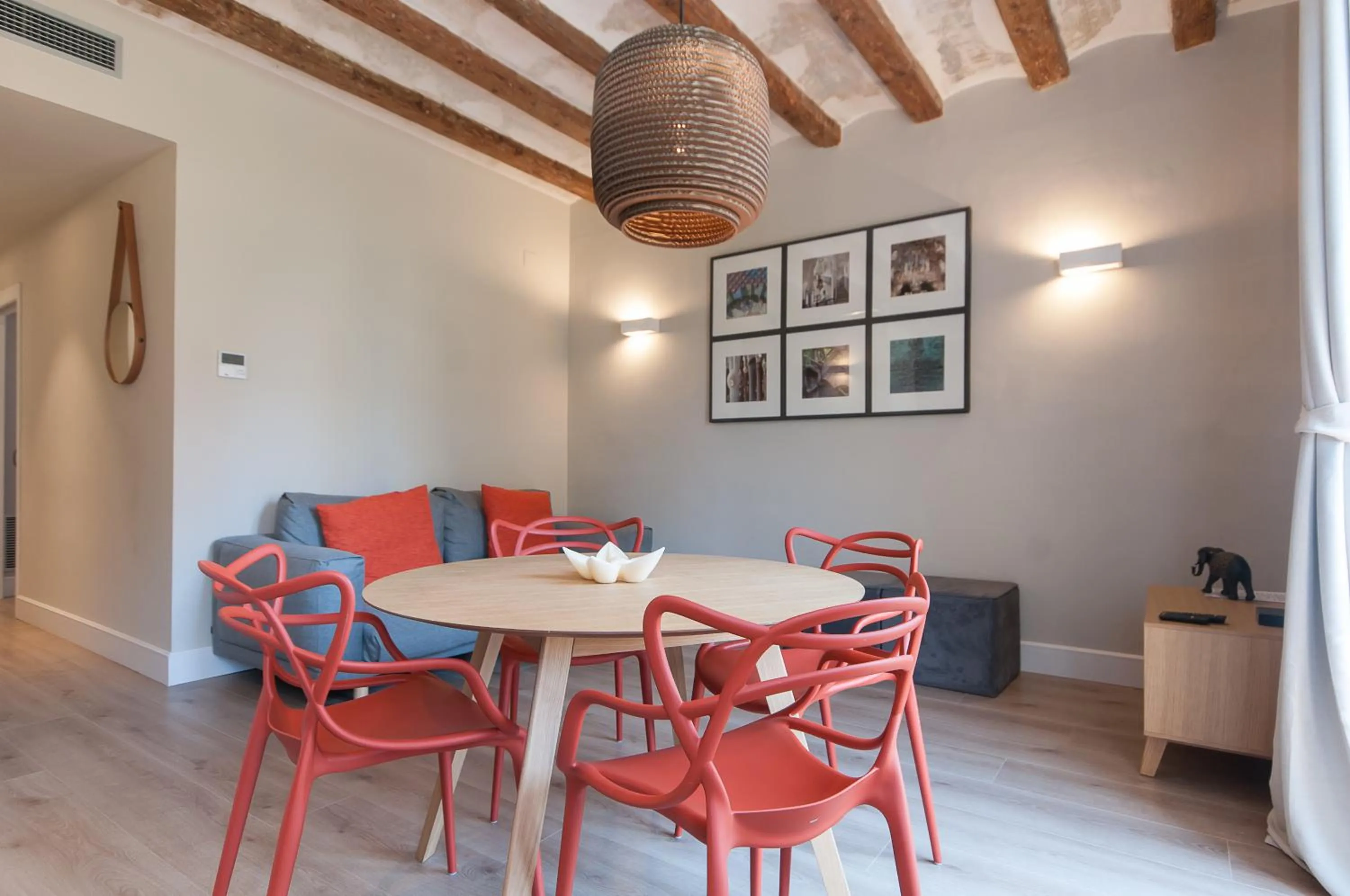 Living room in Weflating Suites Sant Antoni Market