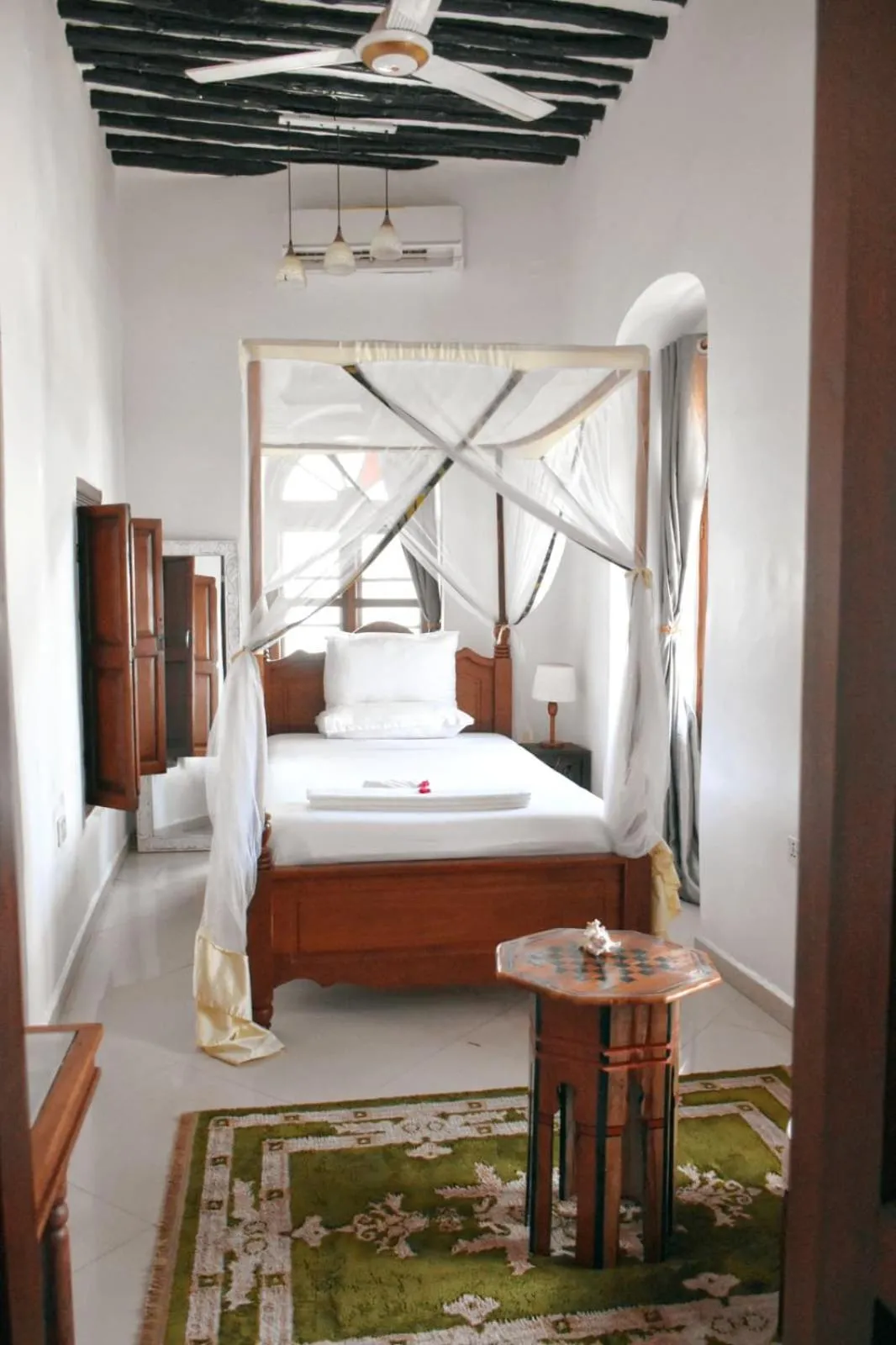 Photo of the whole room, Bed in Habari House