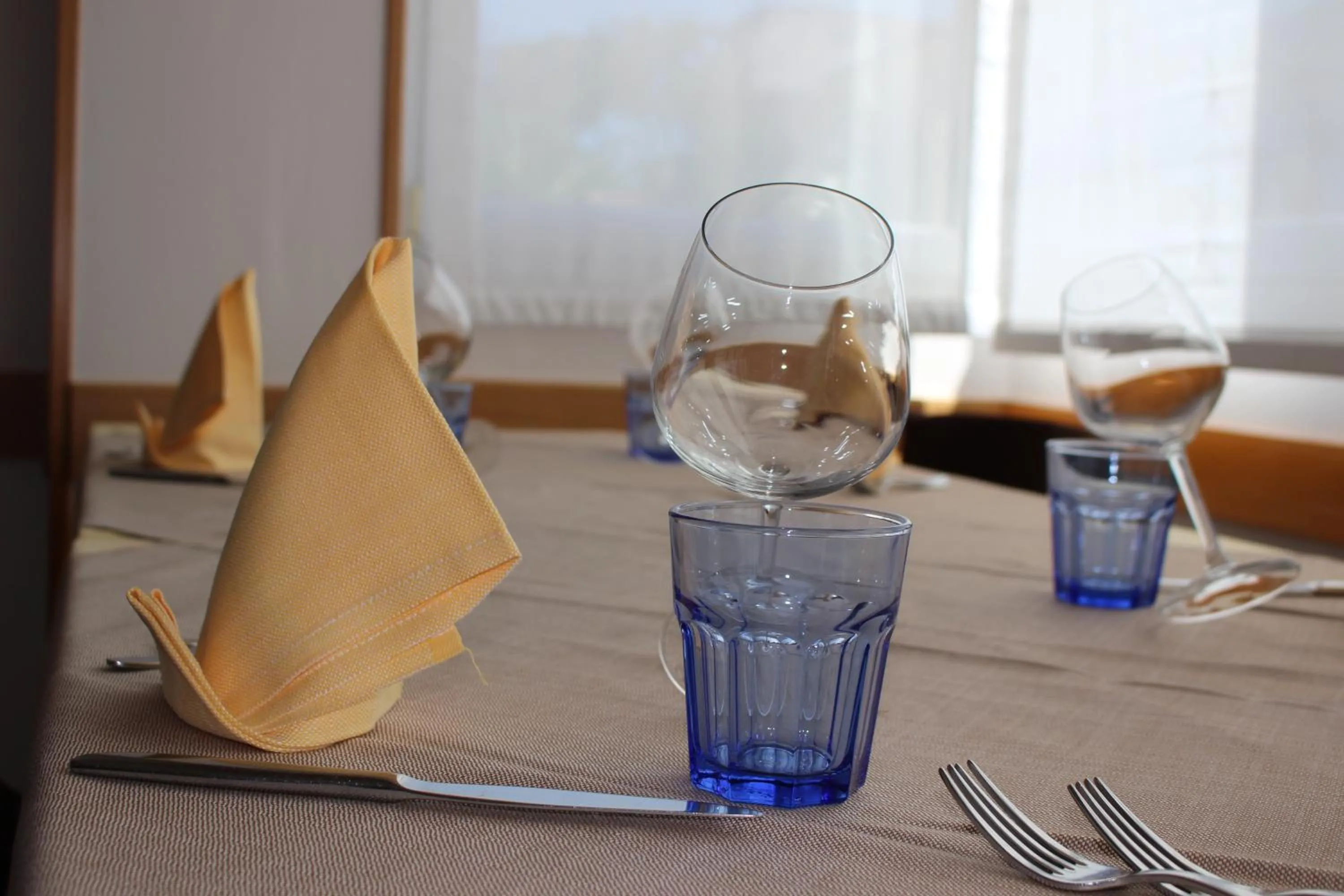 Restaurant/places to eat in Hotel Emma