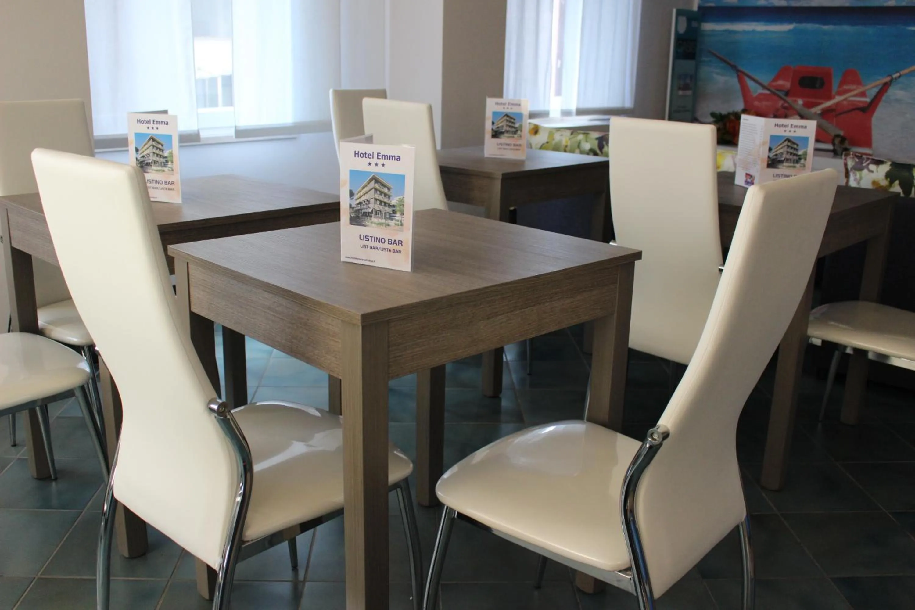 Restaurant/places to eat in Hotel Emma