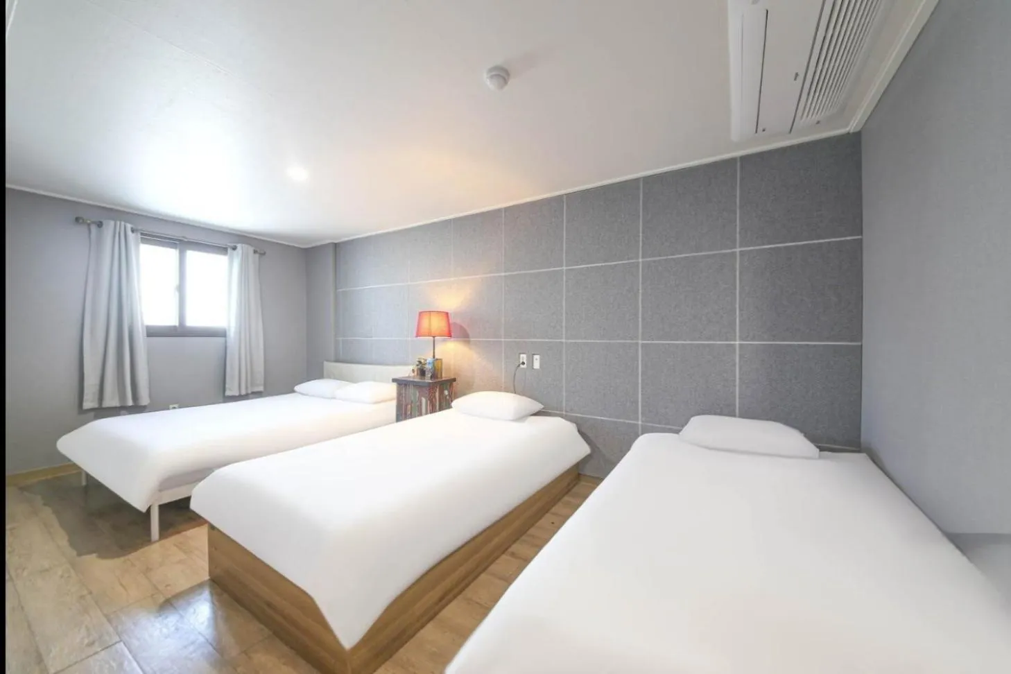Photo of the whole room, Bed in Stay Hyun