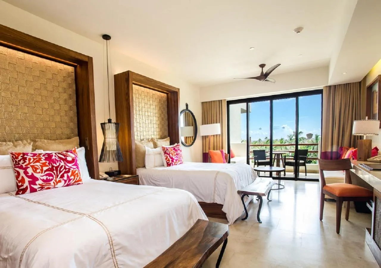 Balcony/Terrace, Bed in Secrets Akumal Riviera Maya - Adults Only