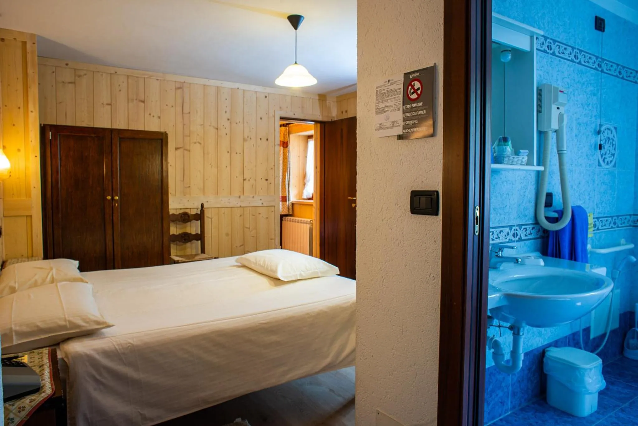 Shower, Bed in Santa San