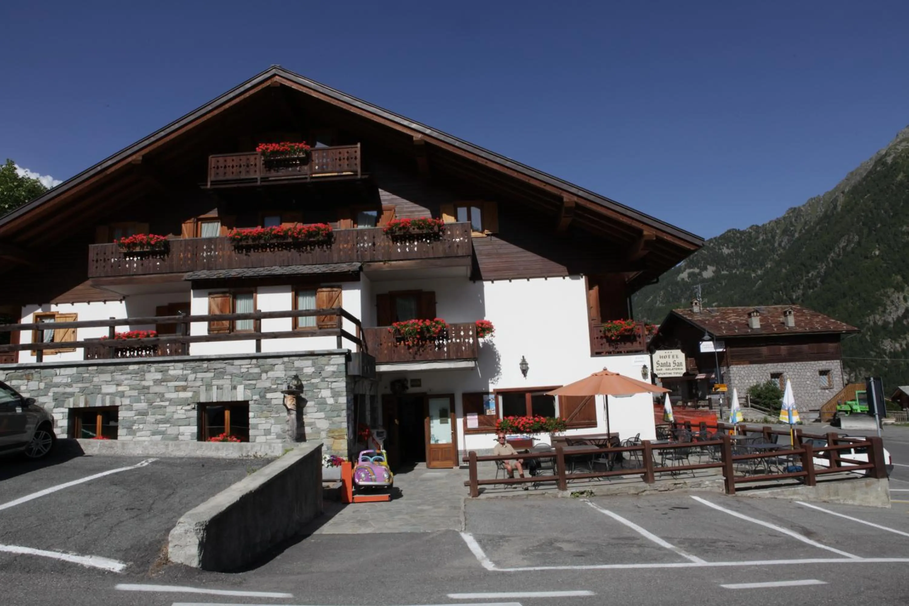 Property building in Santa San