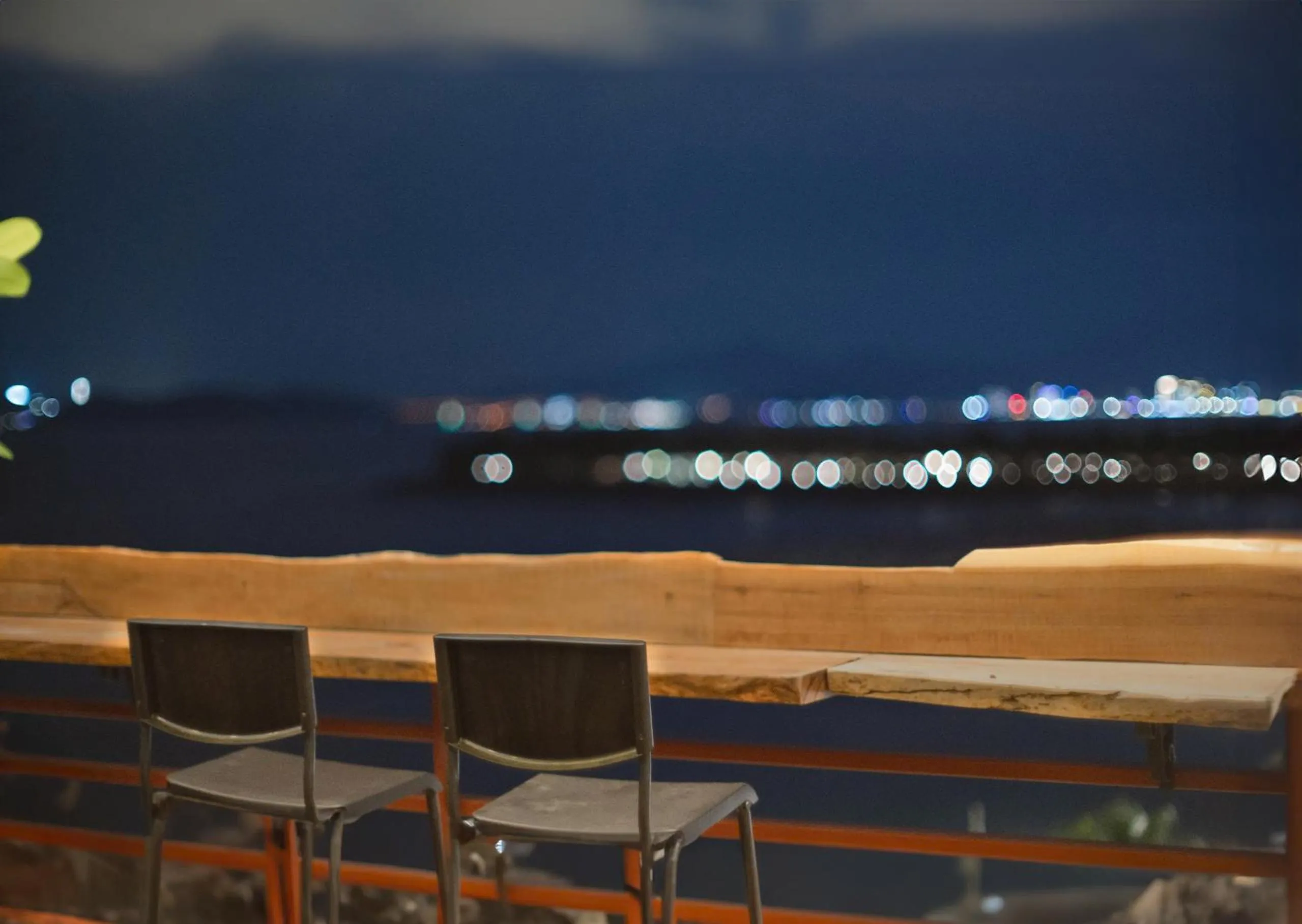 Night in Cozy Front Beach House wid Private Beach