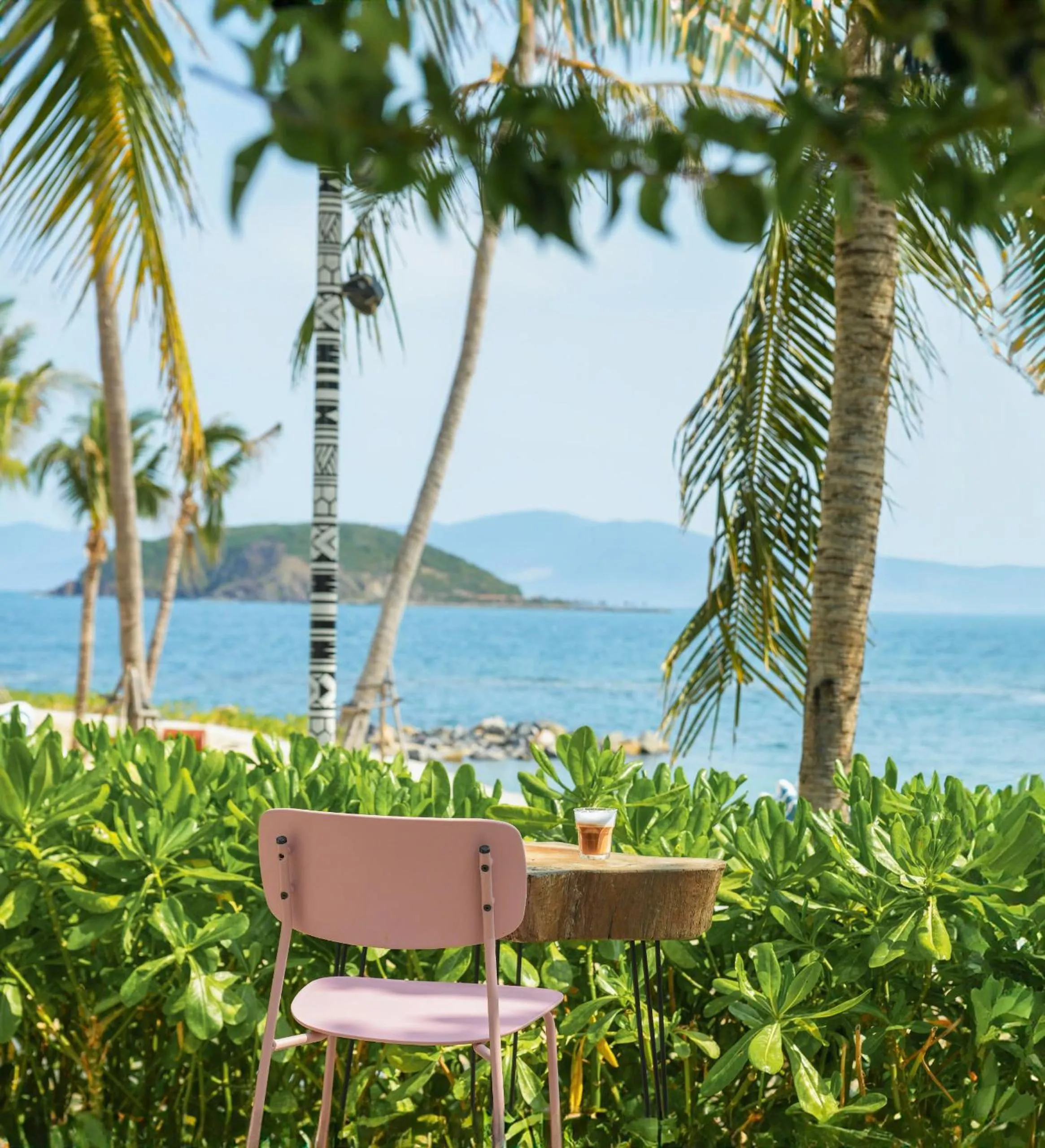 Day in Cozy Front Beach House wid Private Beach