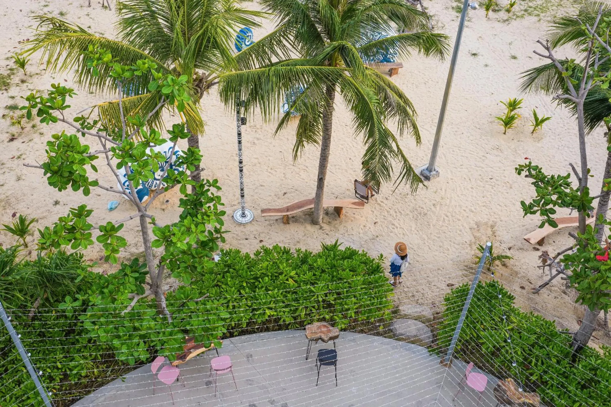 Day in Cozy Front Beach House wid Private Beach