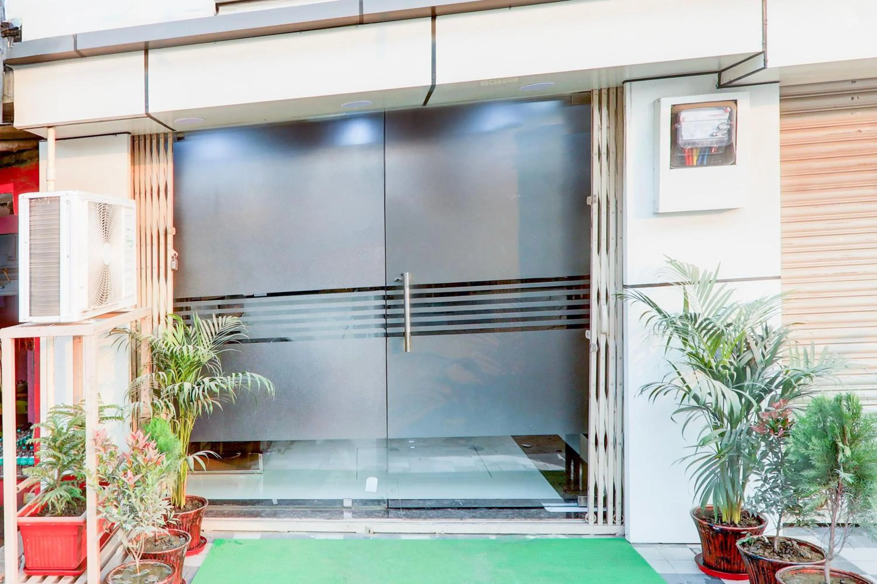 Facade/entrance in Hotel O Green High