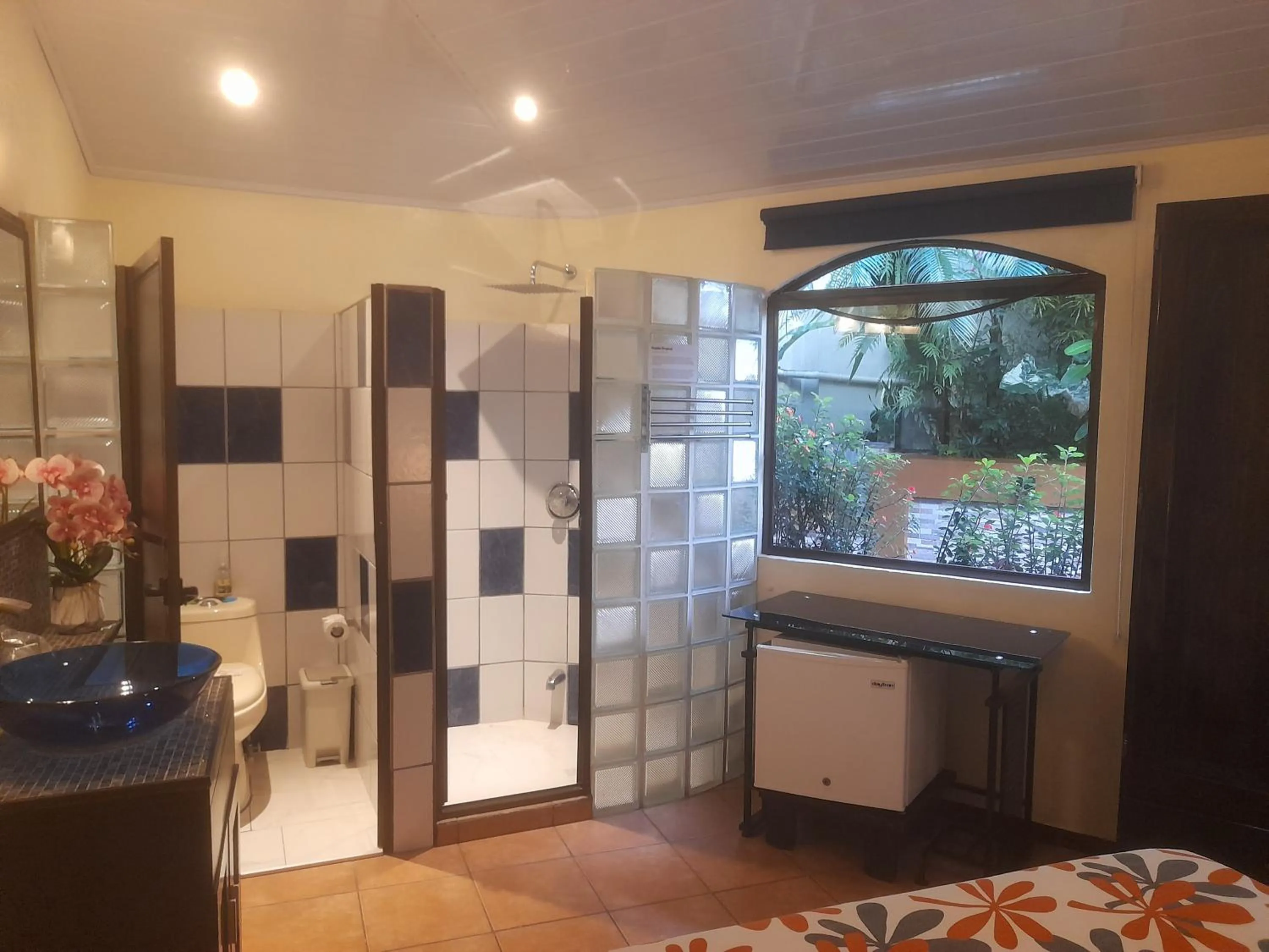 Bathroom in Coyaba Tropical Elegant Adult Guesthouse