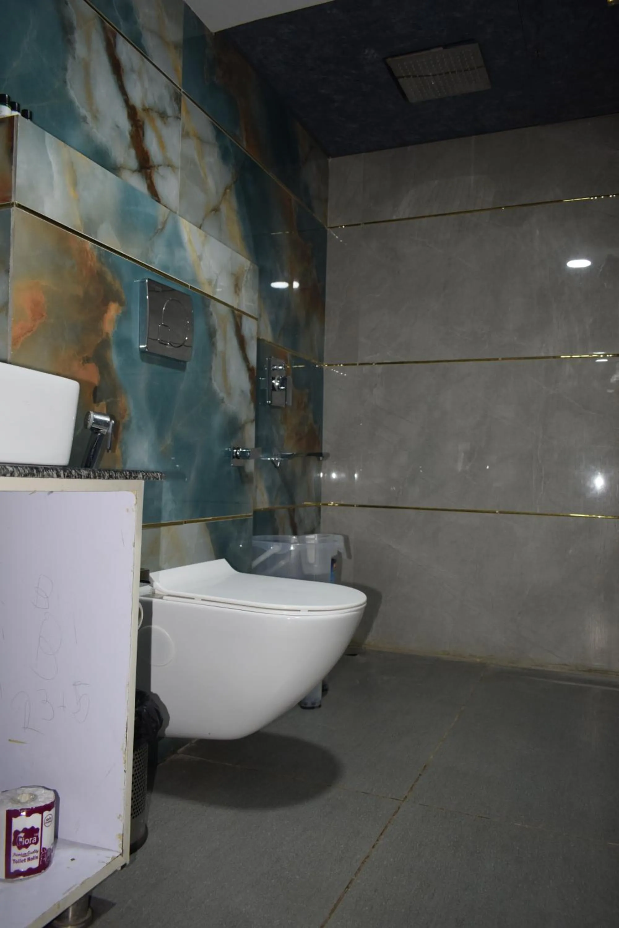 Toilet in Country Ambience Hotel By Jags City Mall