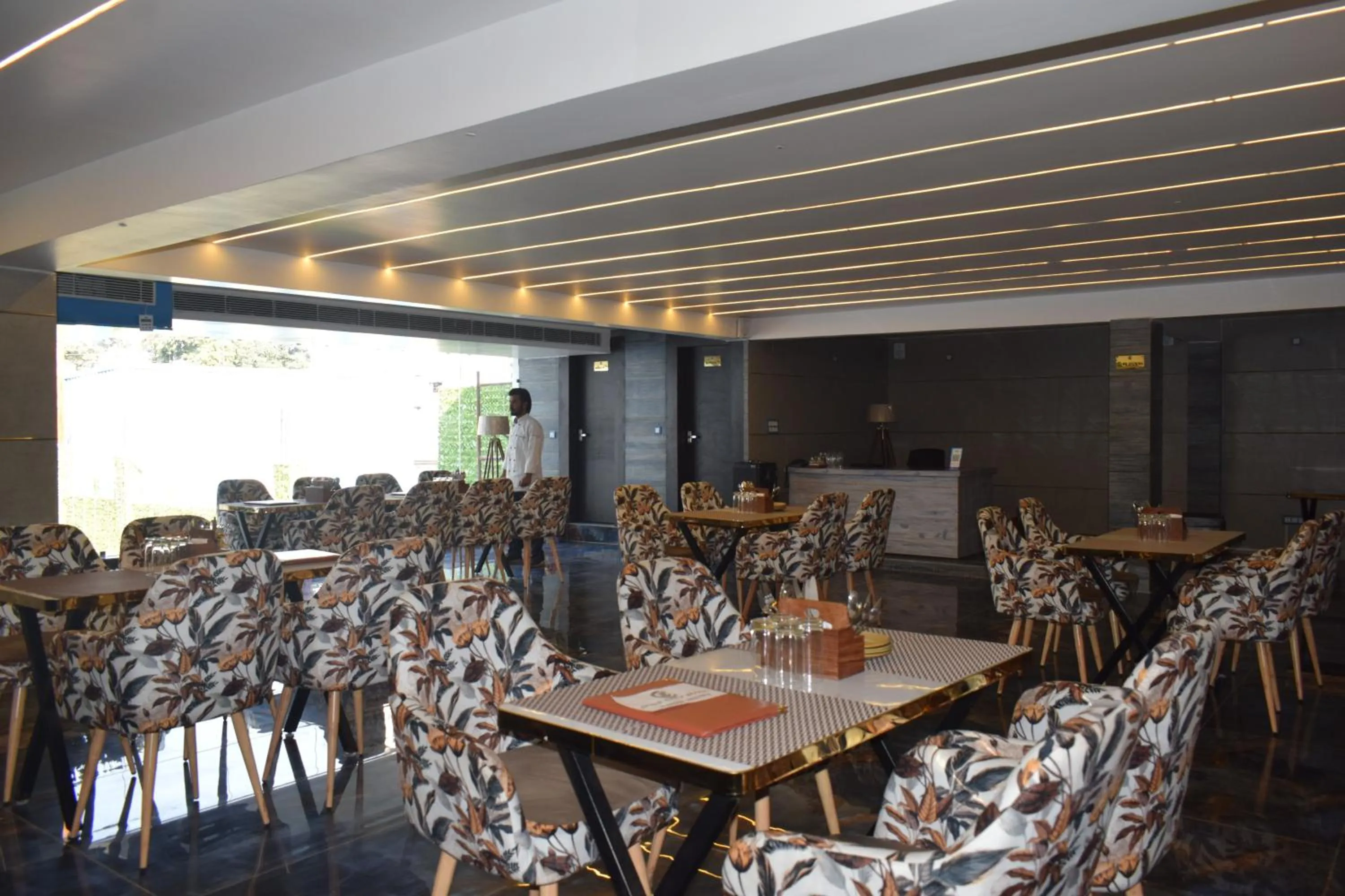Restaurant/places to eat in Country Ambience Hotel By Jags City Mall