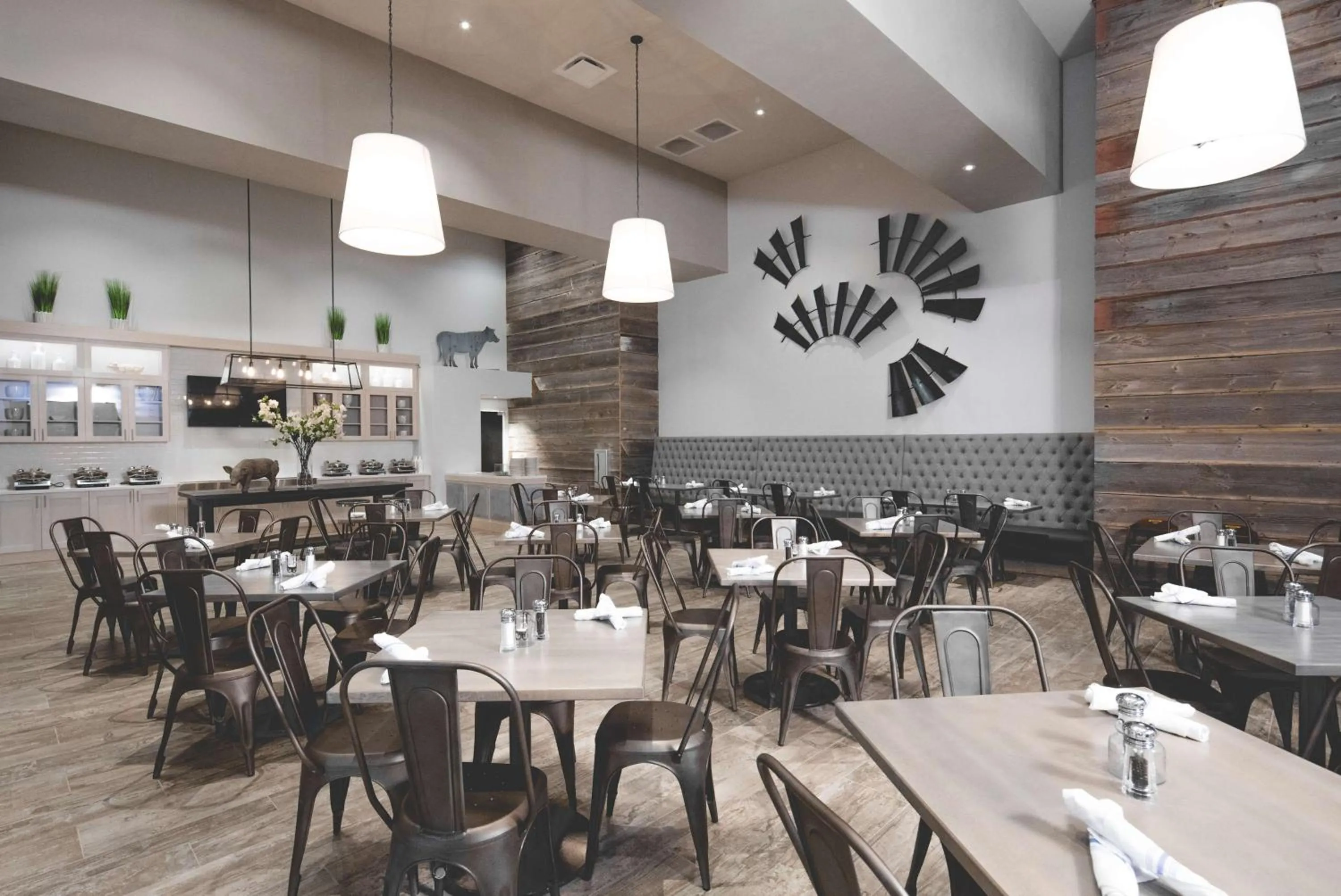 Meeting/conference room in Hotel Renovo Des Moines Urbandale,Tapestry Collection Hilton