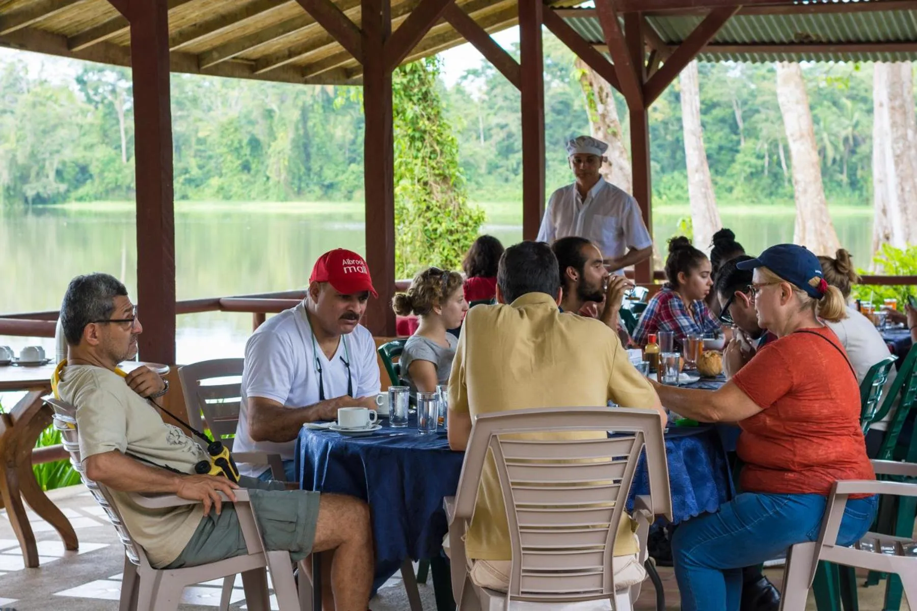 Restaurant/places to eat in Lirio Lodge