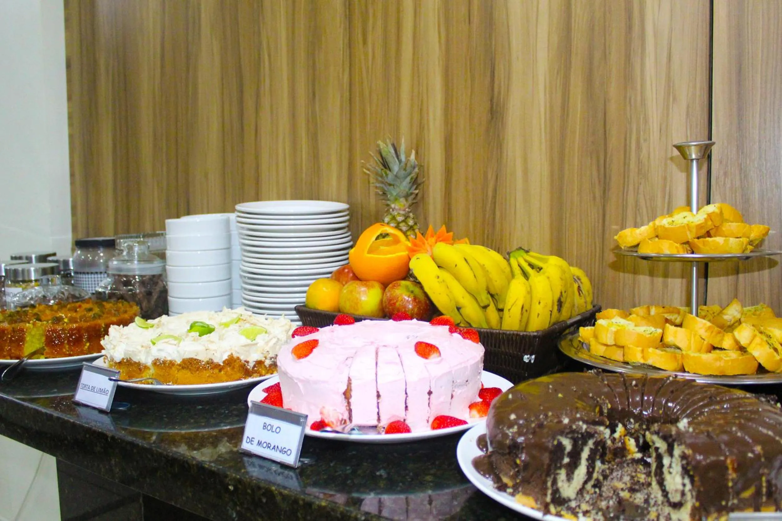 Continental breakfast in Tri Hotel Smart Chapecó