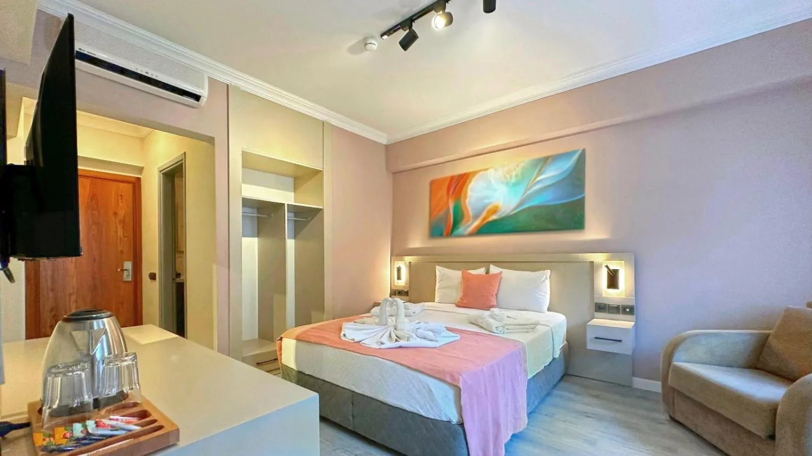 Photo of the whole room, Bed in Casa De Levıssı Ölüdeniz