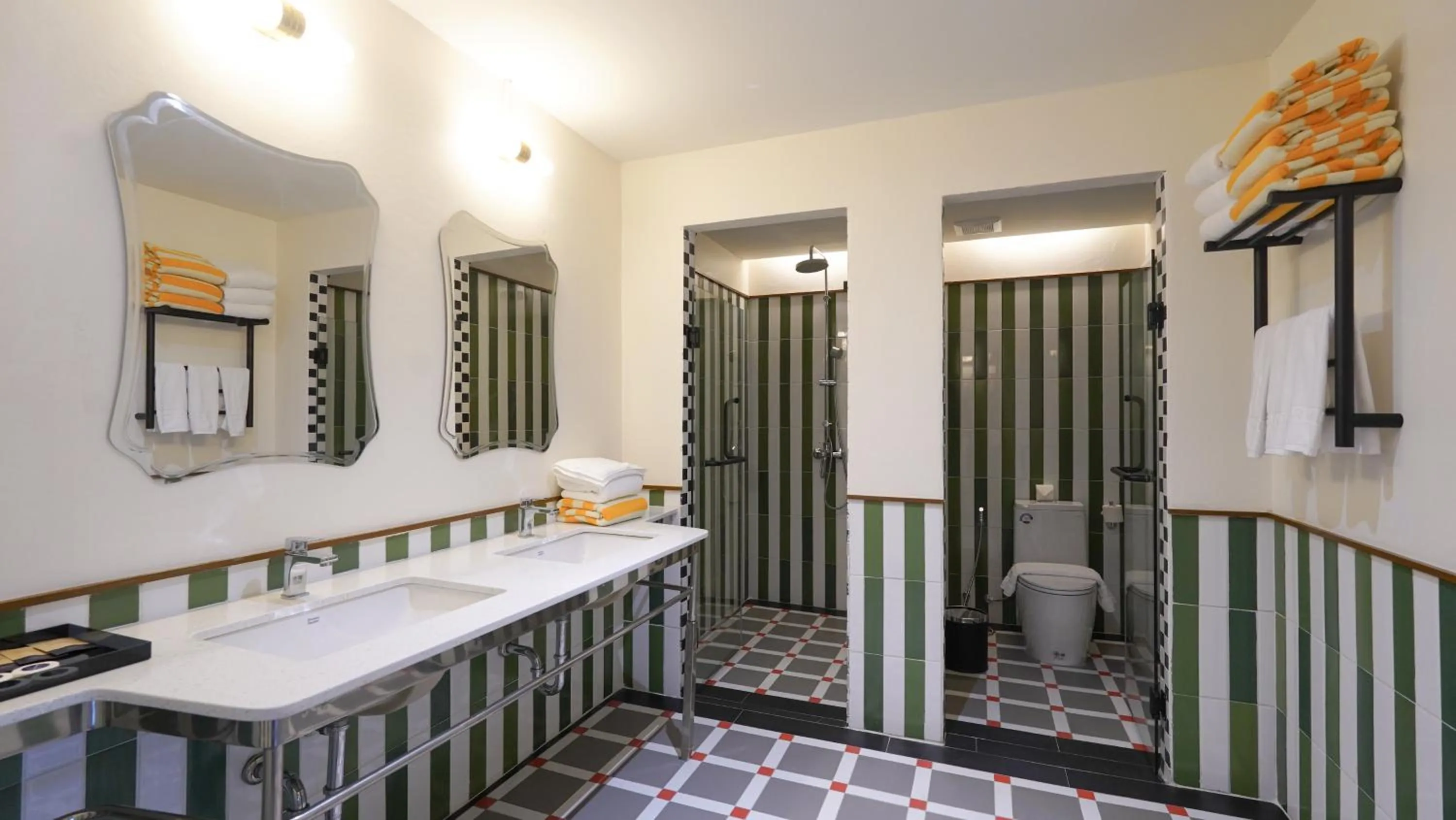 Toilet in Sugar Marina Hotel -POP- Kata Beach