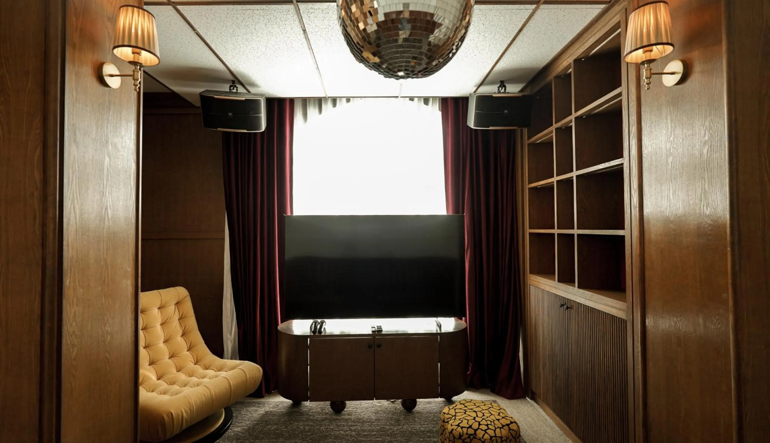 Karaoke in Sugar Marina Hotel -POP- Kata Beach