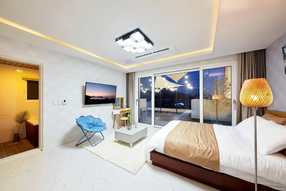 Bed in Geoje Harakeke Pension