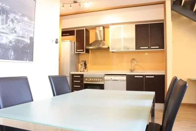 Dining area in Ohmyloft Valencia