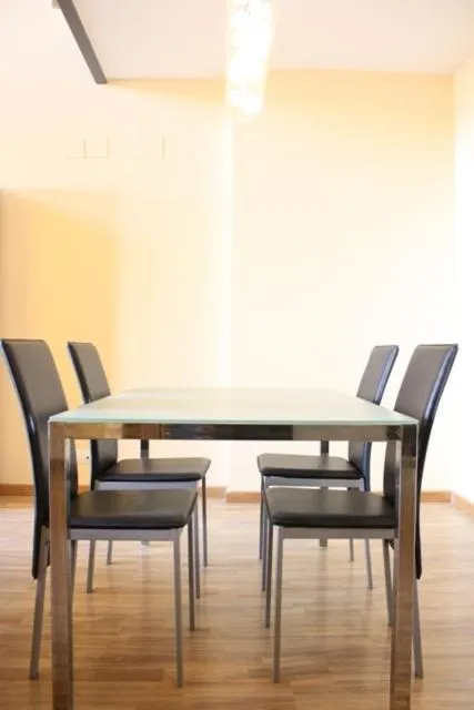 Dining area in Ohmyloft Valencia