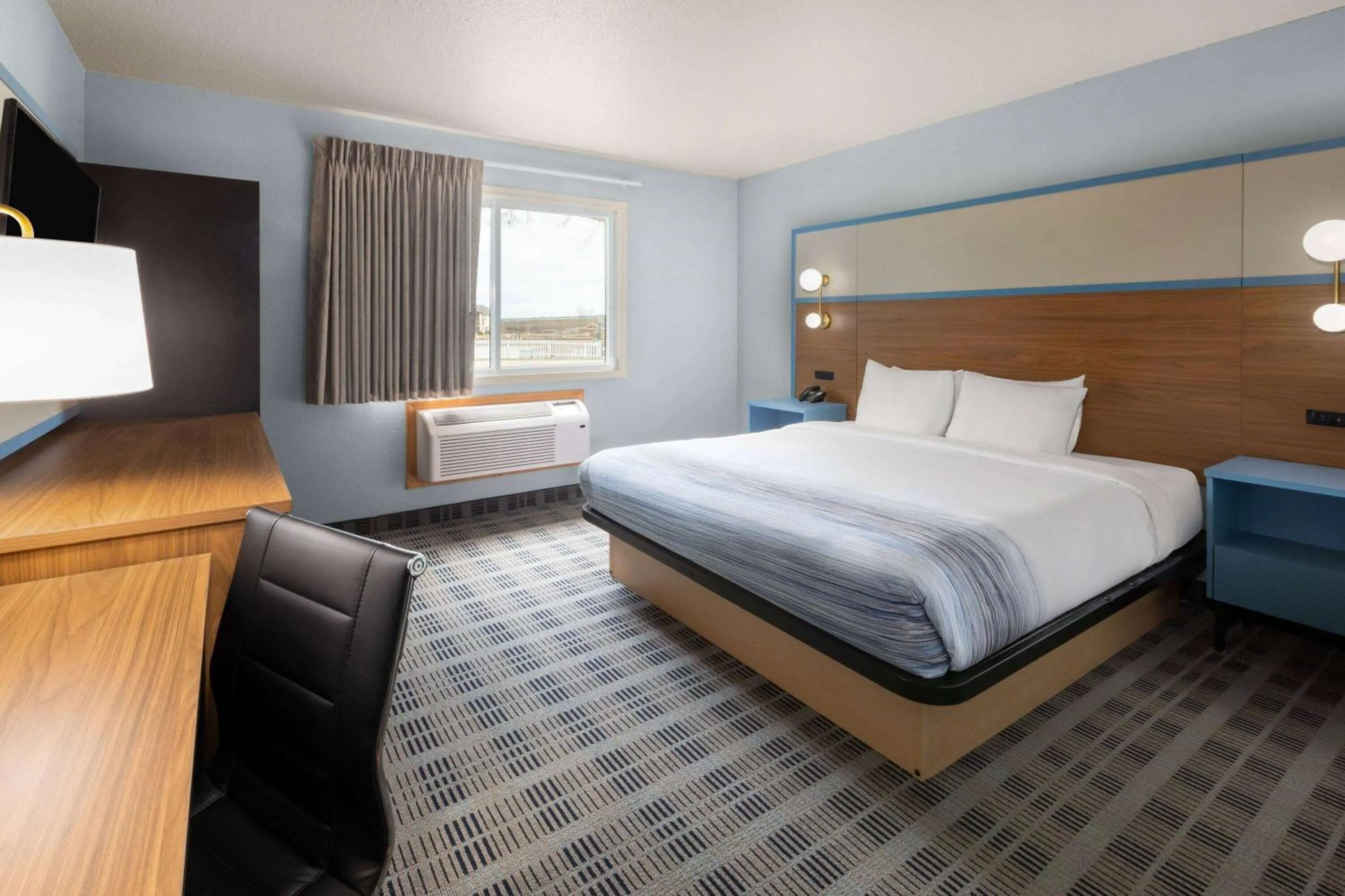 Photo of the whole room, Bed in AmericInn by Wyndham Oscoda Near AuSable River