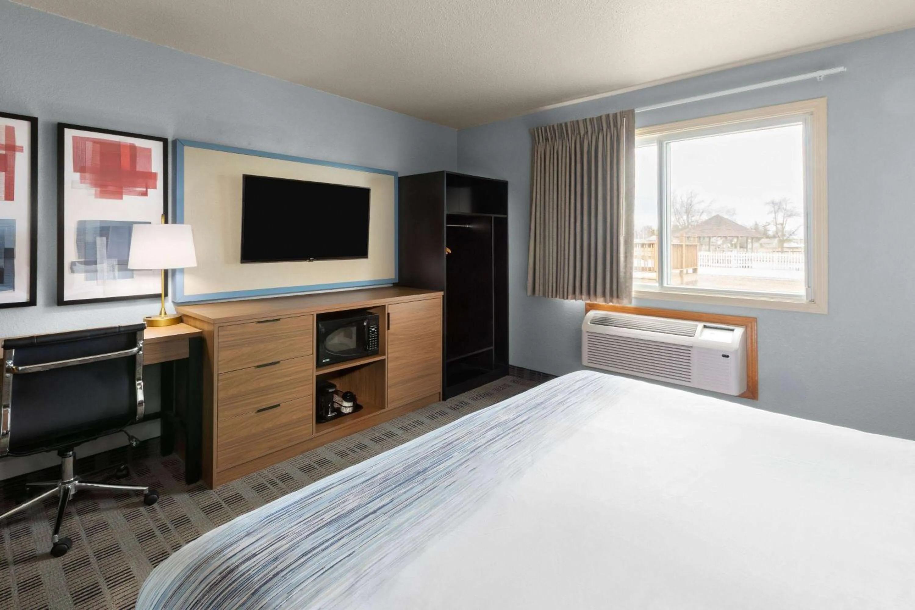 Photo of the whole room, Bed in AmericInn by Wyndham Oscoda Near AuSable River