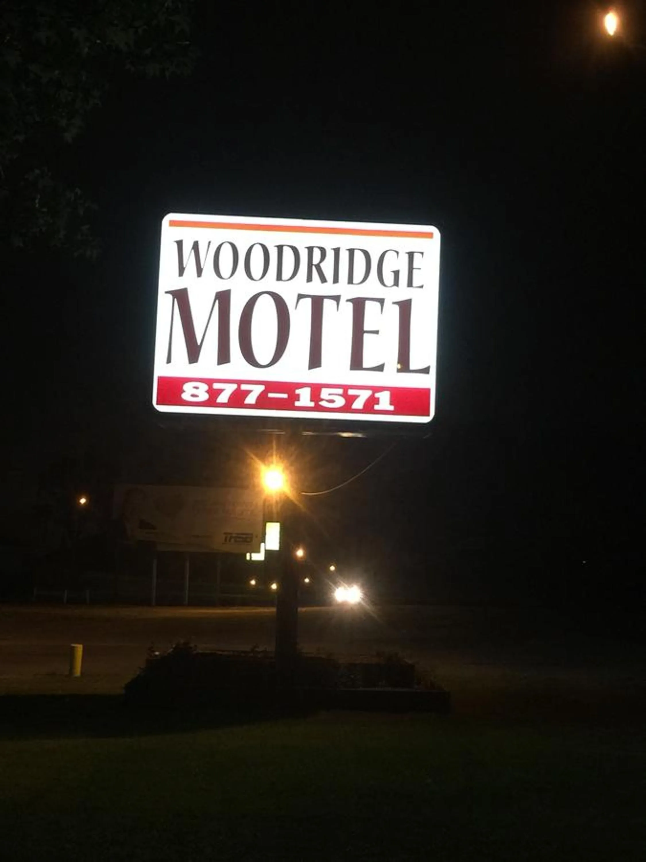 Night in Woodridge Motel