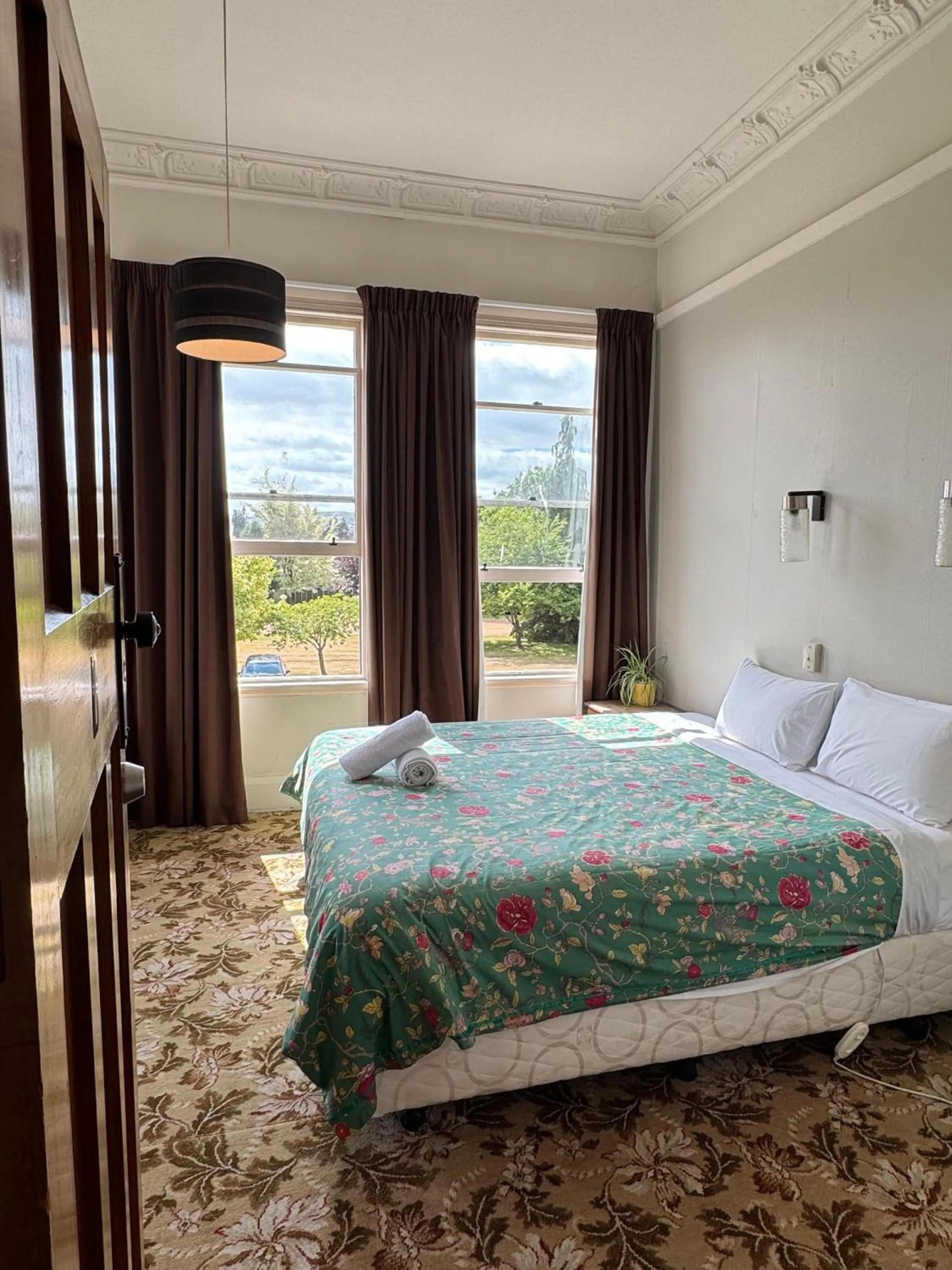 Bed in Gladstone Hotel