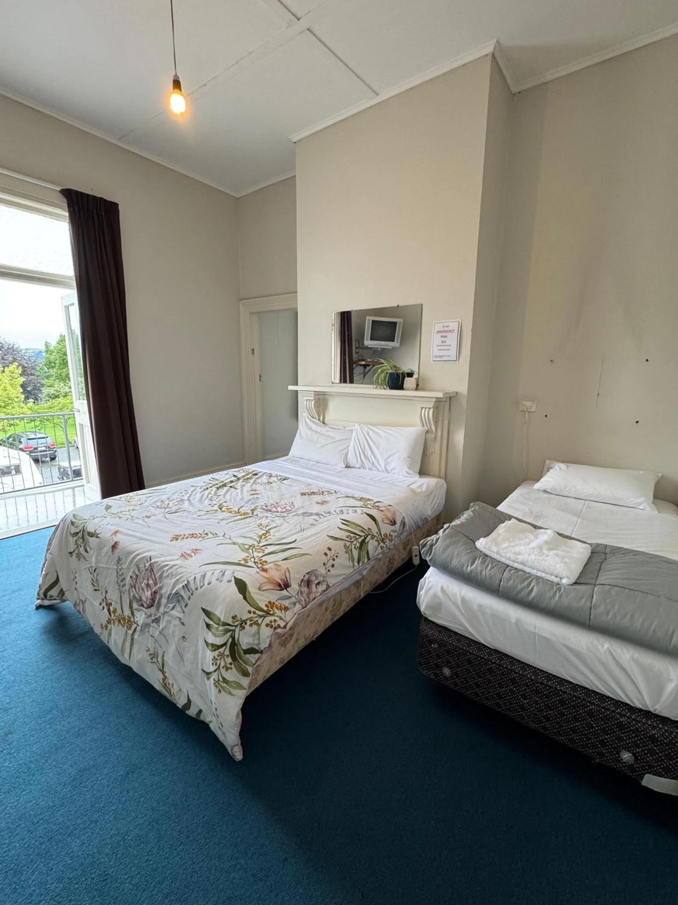 Bed in Gladstone Hotel