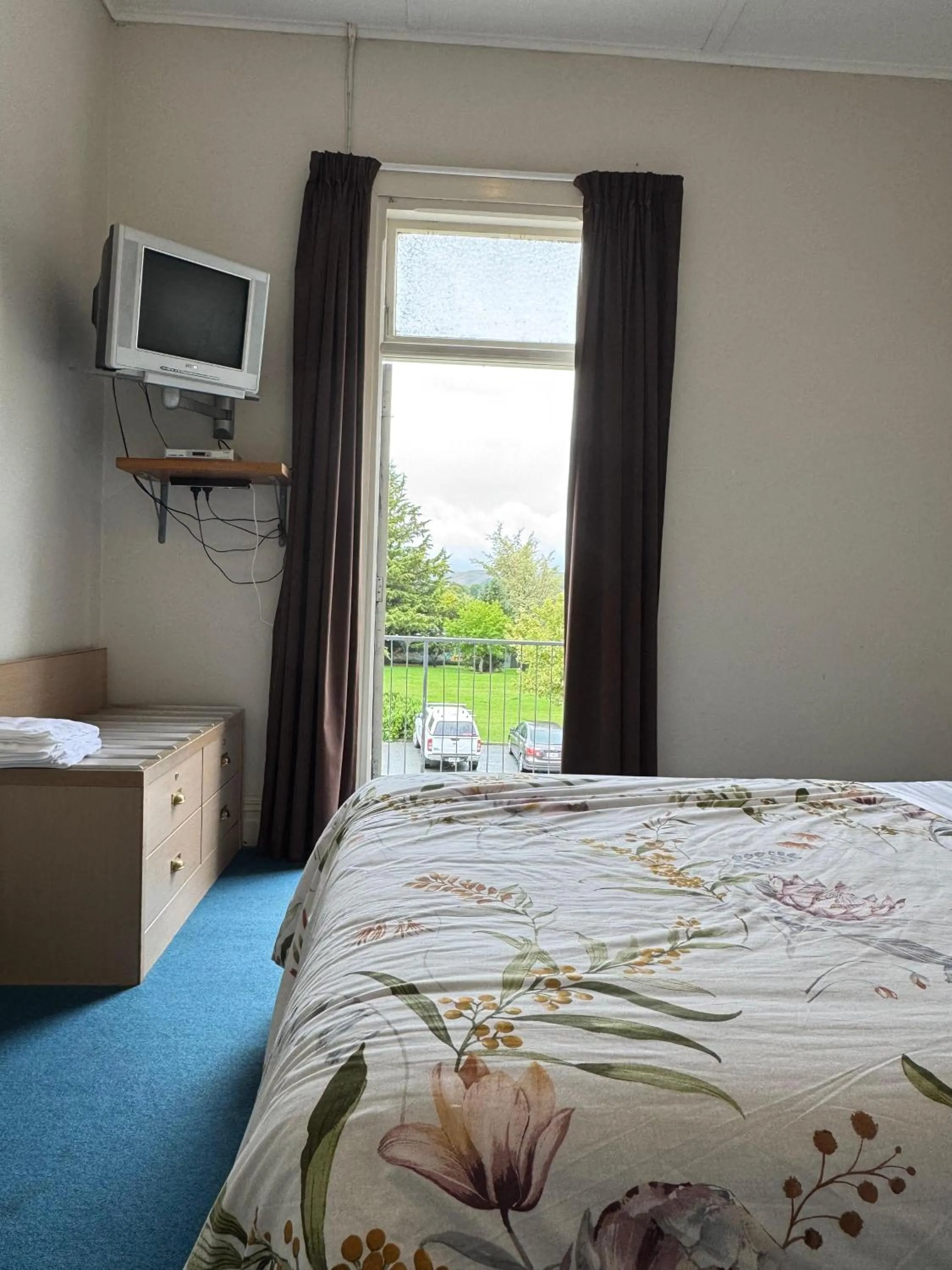 Bed in Gladstone Hotel