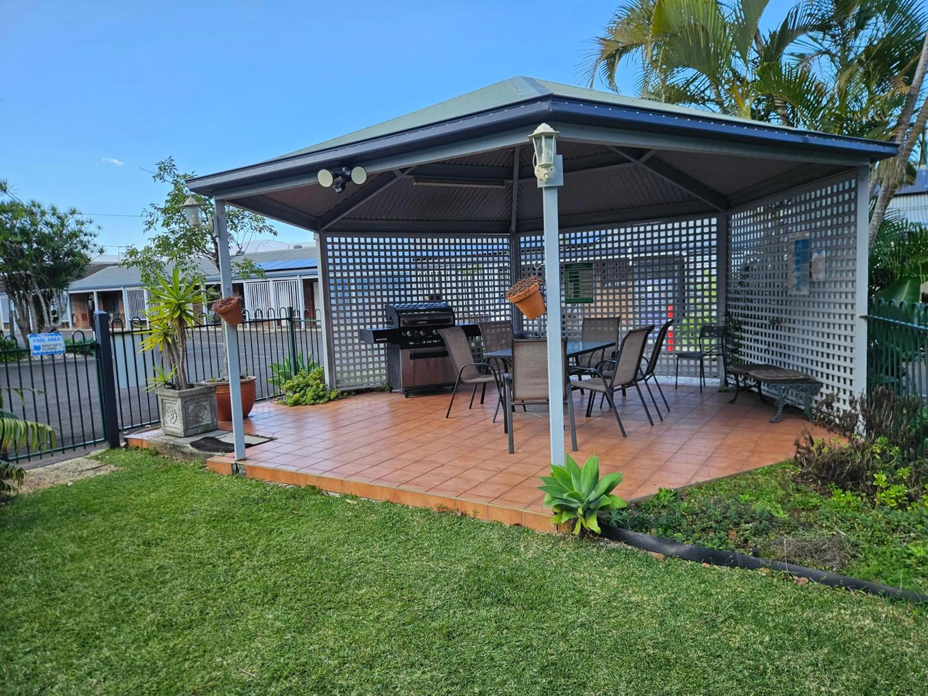 BBQ facilities in Cleveland Motor Inn