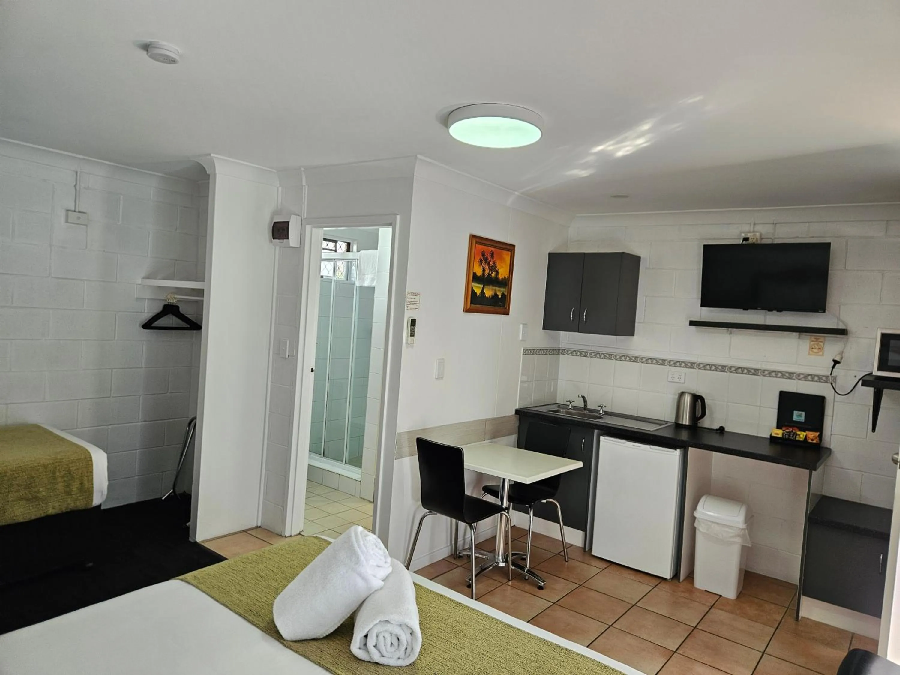 Bathroom in Cleveland Motor Inn