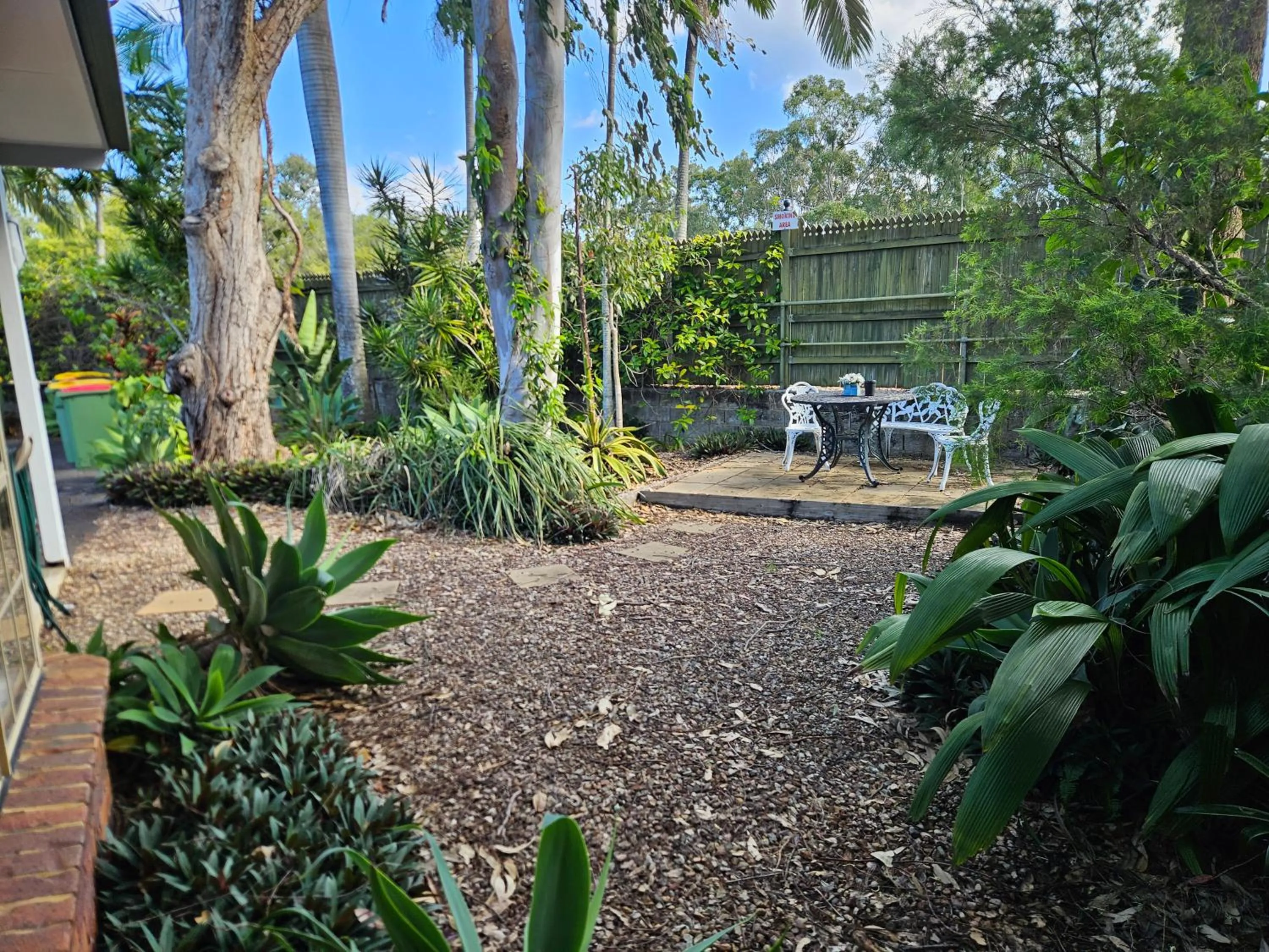 Garden in Cleveland Motor Inn