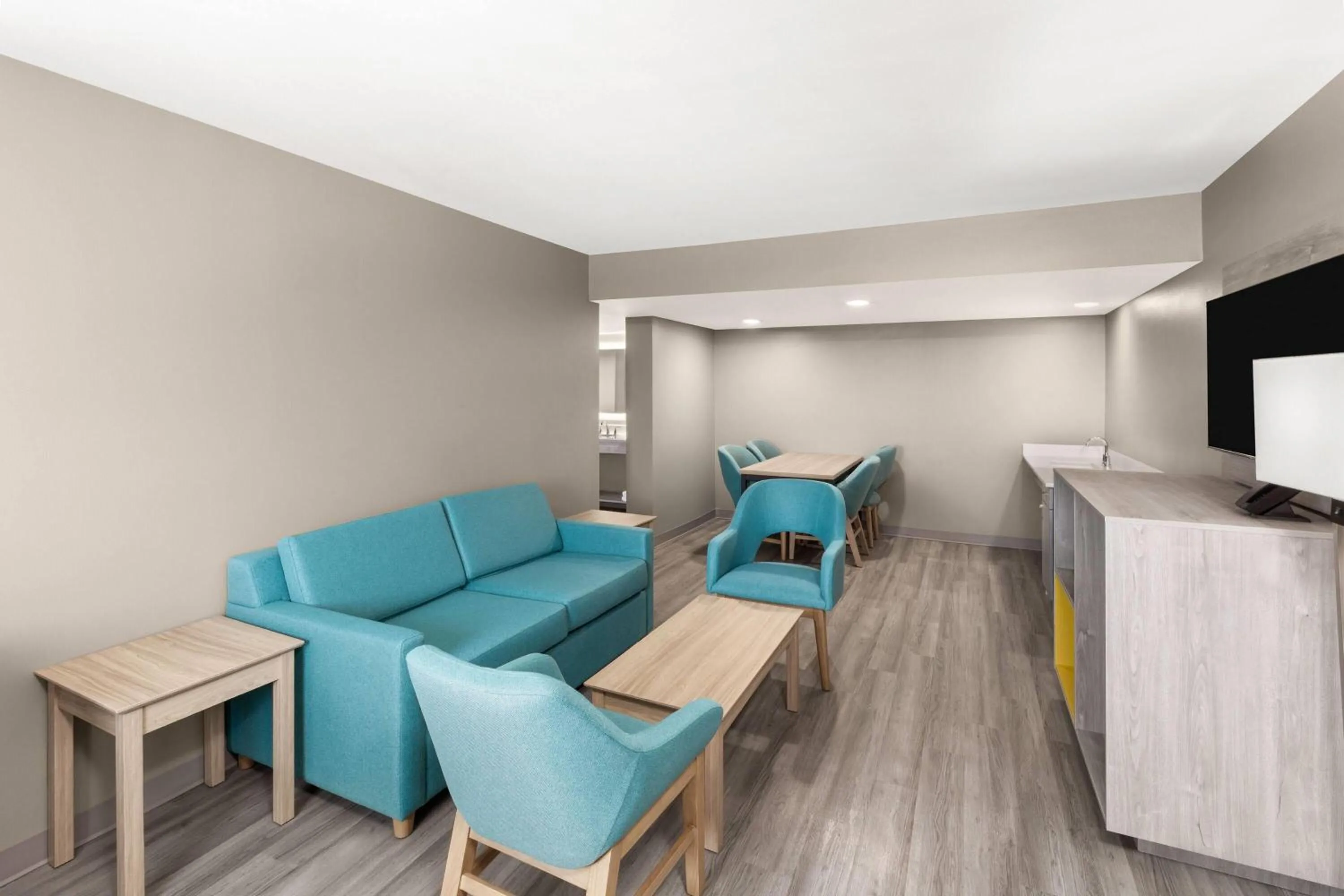 Photo of the whole room in Days Inn by Wyndham Kenner/New Orleans Airport South