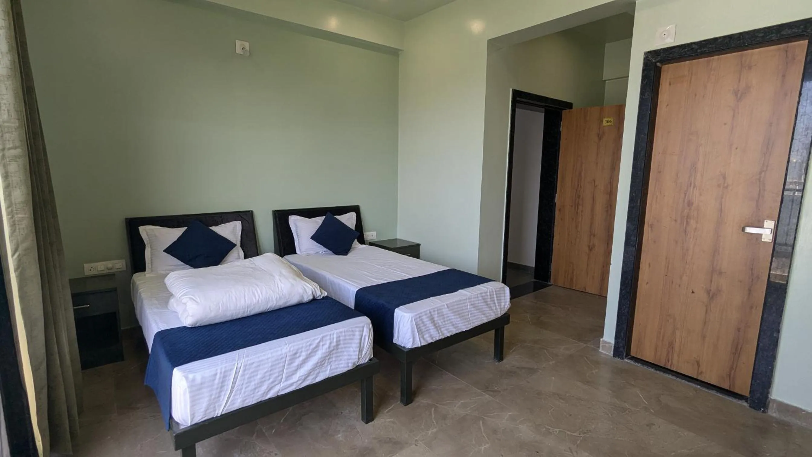 Bed in MAHA RAAS A unit of RAAS LEELA Hotels and Resort