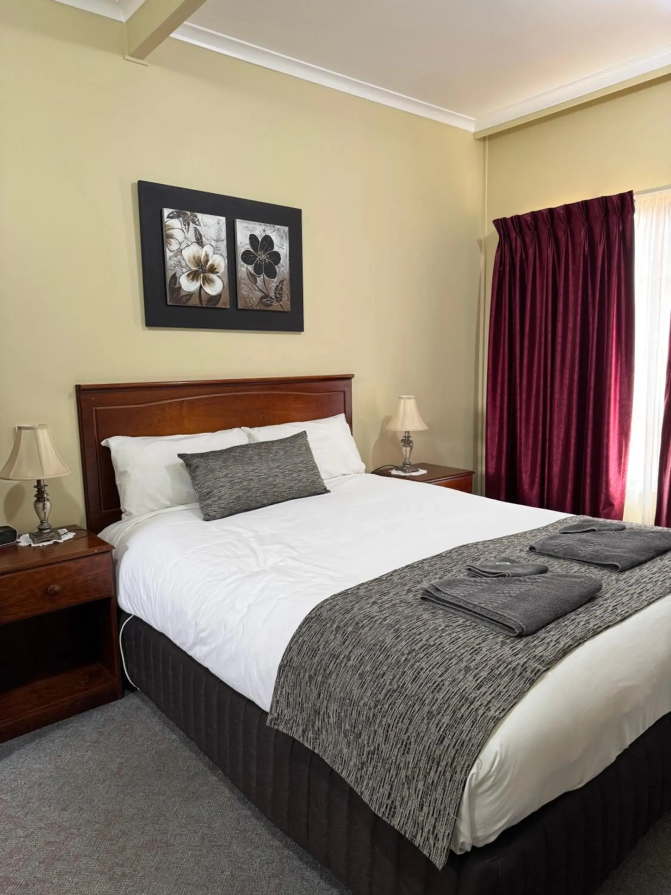 Double Room - Disability Access in Oasis Motor Inn Double Room - Disability Access in Oasis Motor Inn