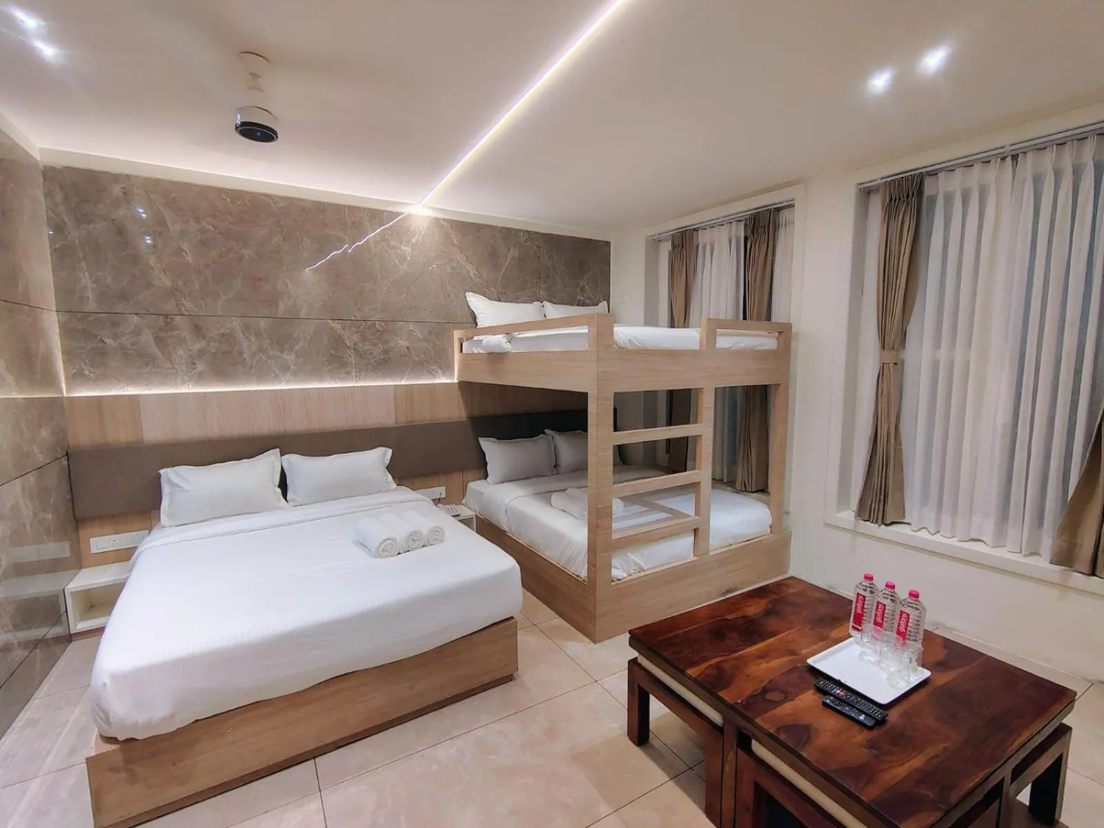 room service in Hotel Shriram Cottage