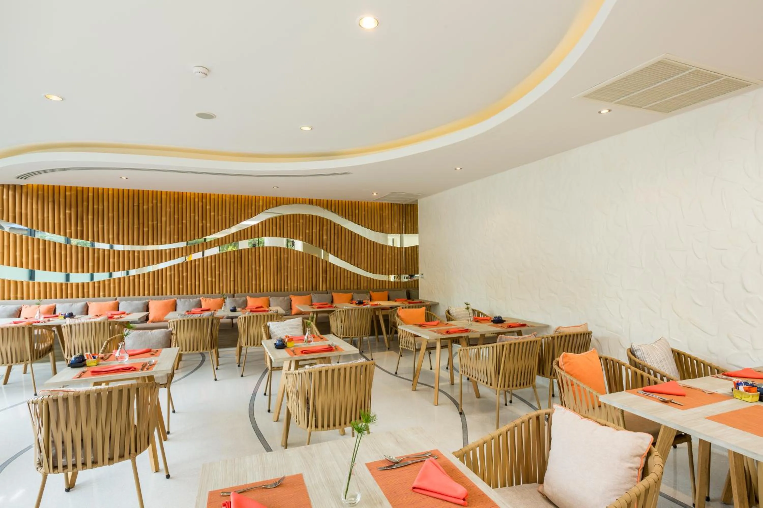 Restaurant/places to eat in Bandara Beach Resort, Phuket