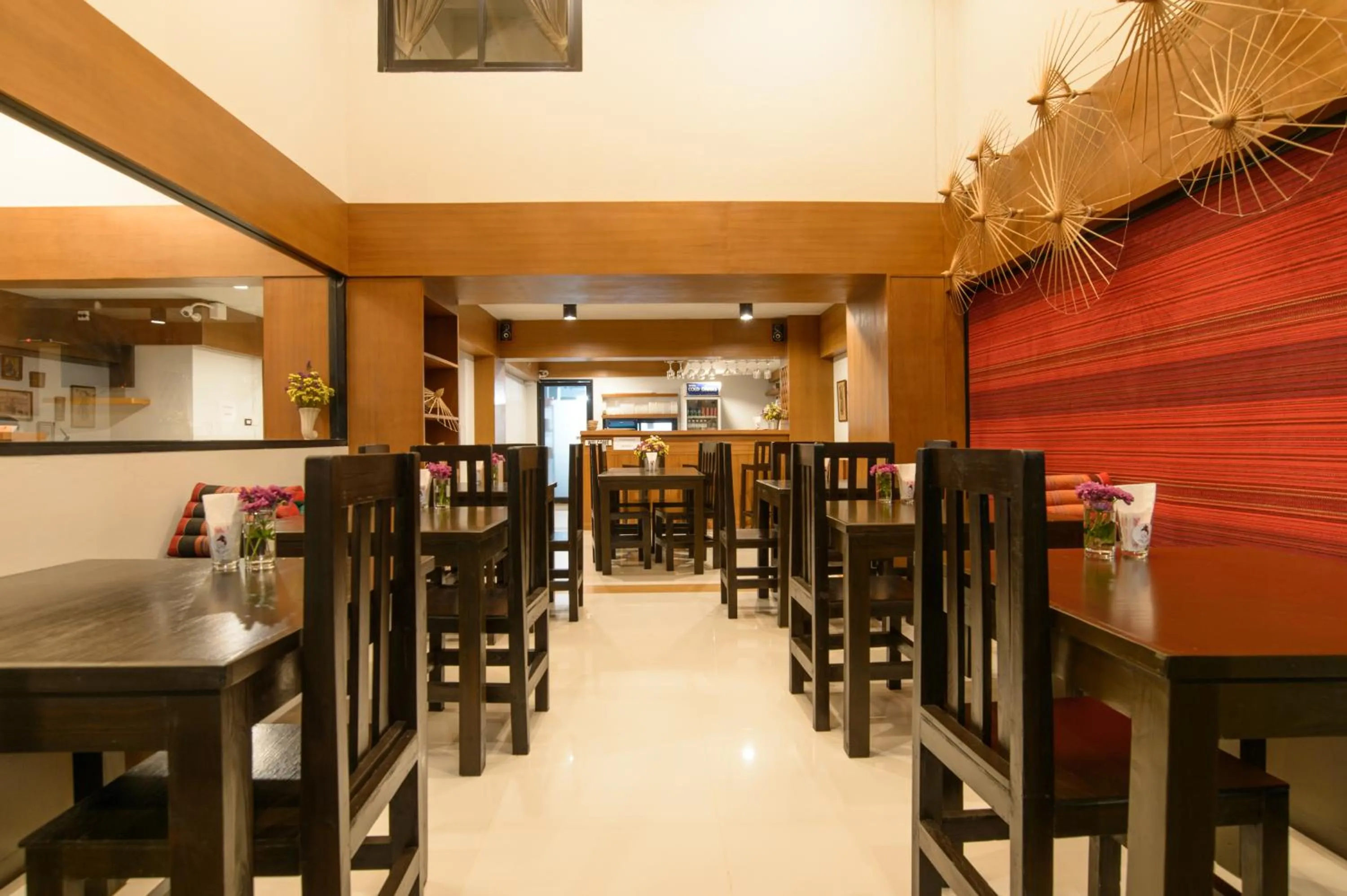 Restaurant/places to eat in Little Lanna Guesthouse