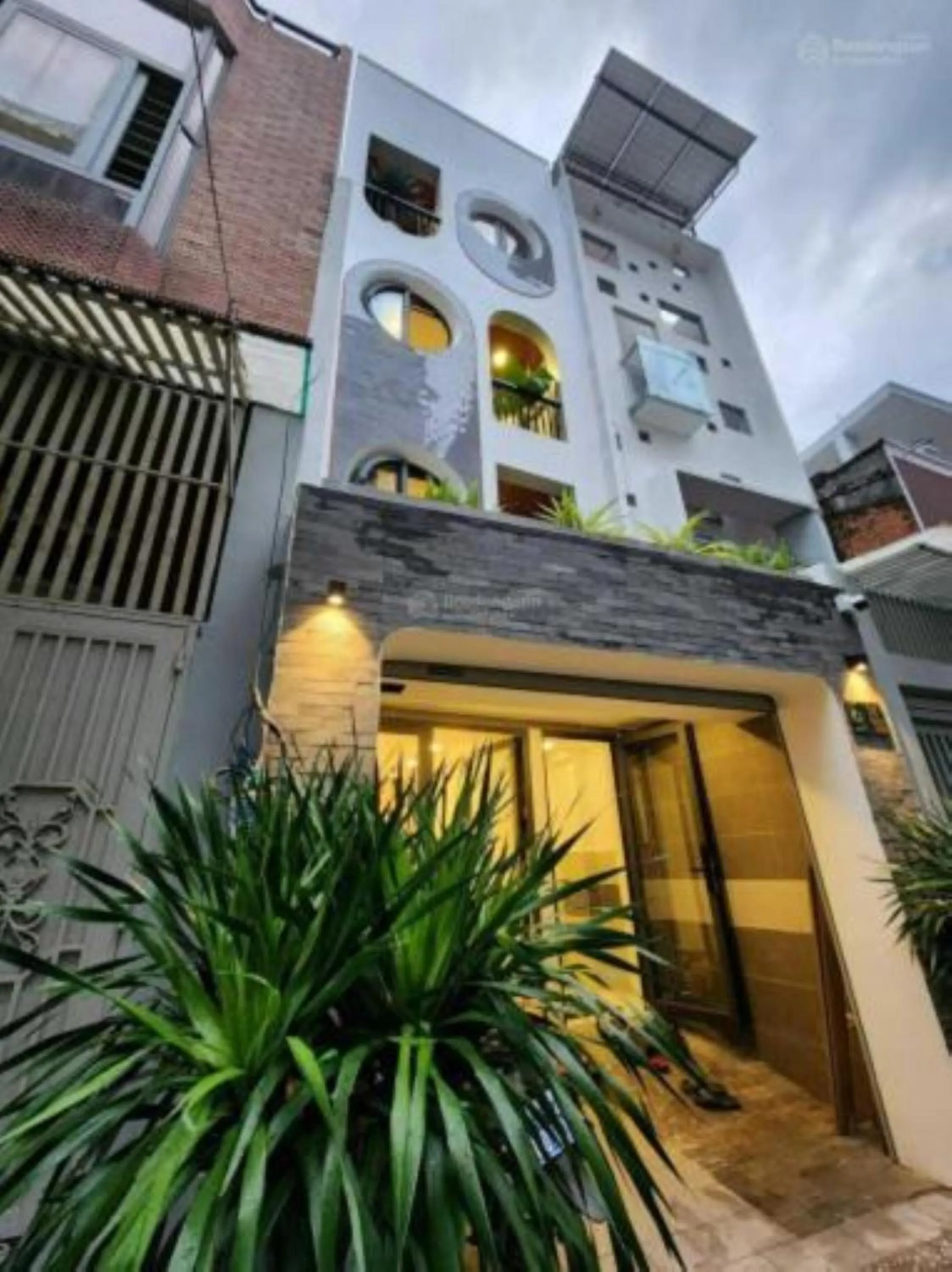 Property building in Lunaria Maison - Local Side