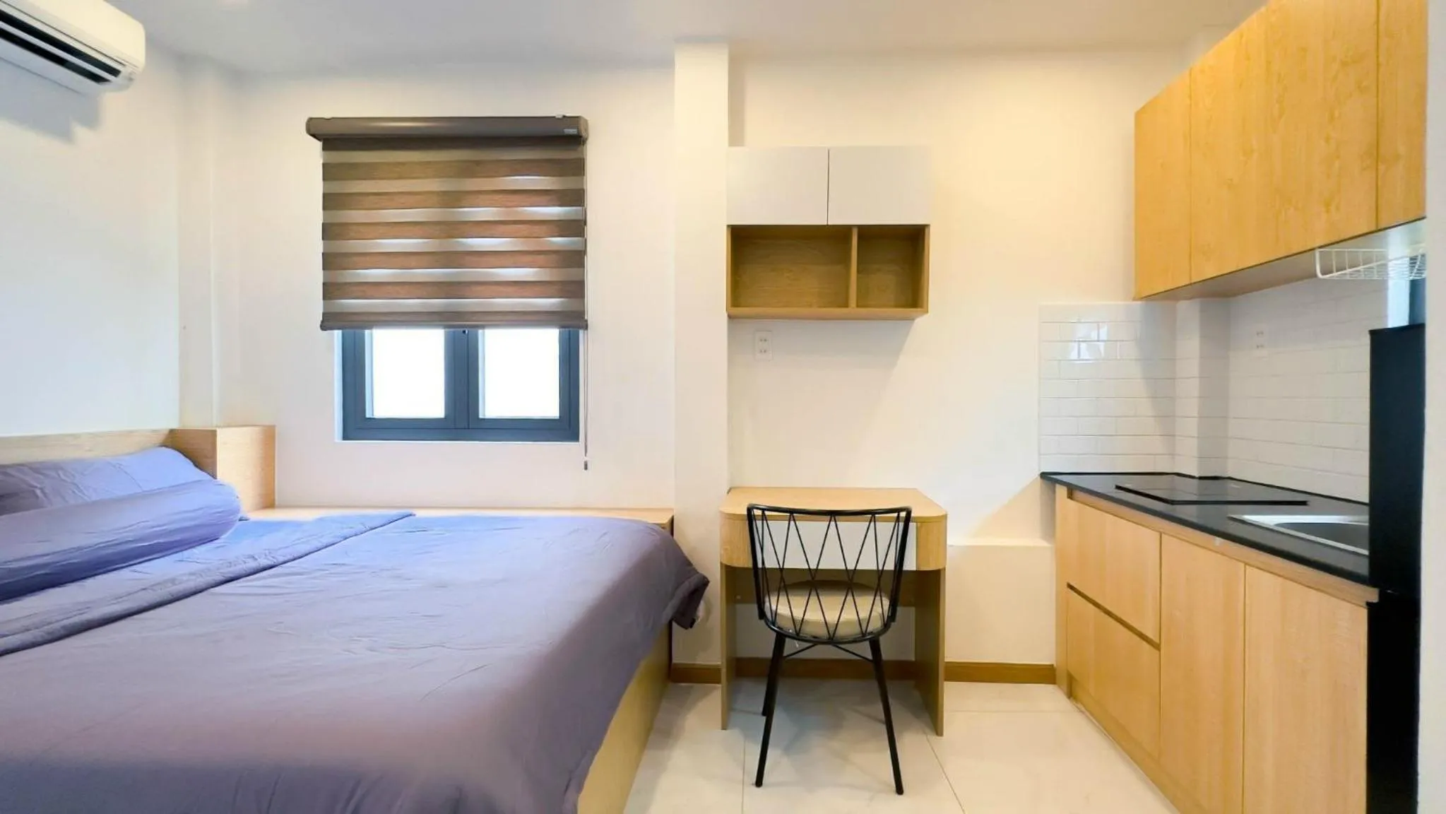 Photo of the whole room, Bed in Lunaria Maison - Local Side