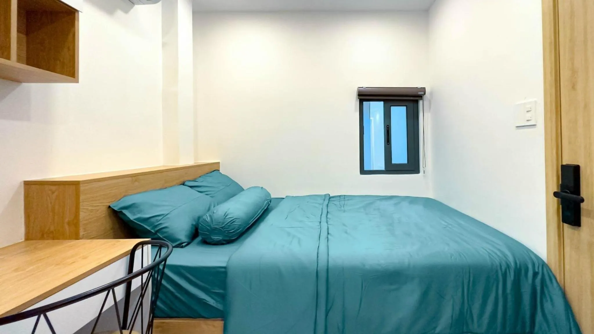 Photo of the whole room, Bed in Lunaria Maison - Local Side